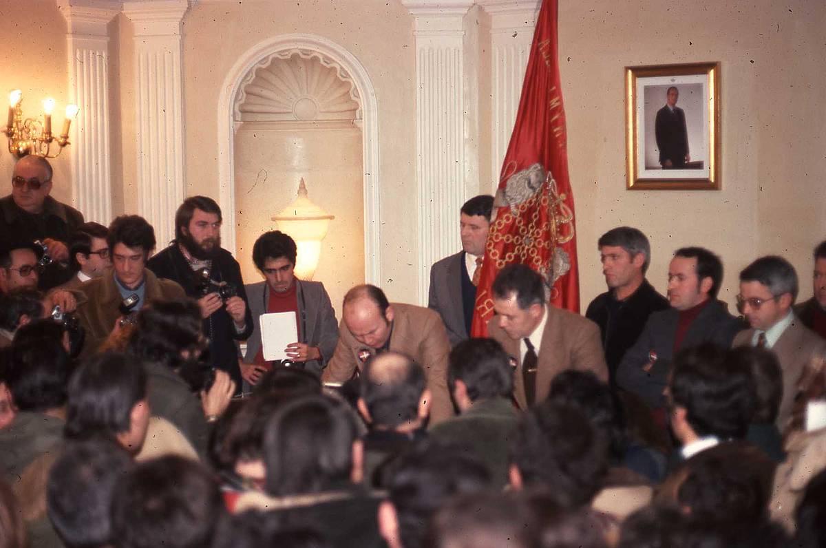 Alkateen Mugimenduak deituta Etxarri Aranatzen egindako ekitaldia, 1977an. BERRIA