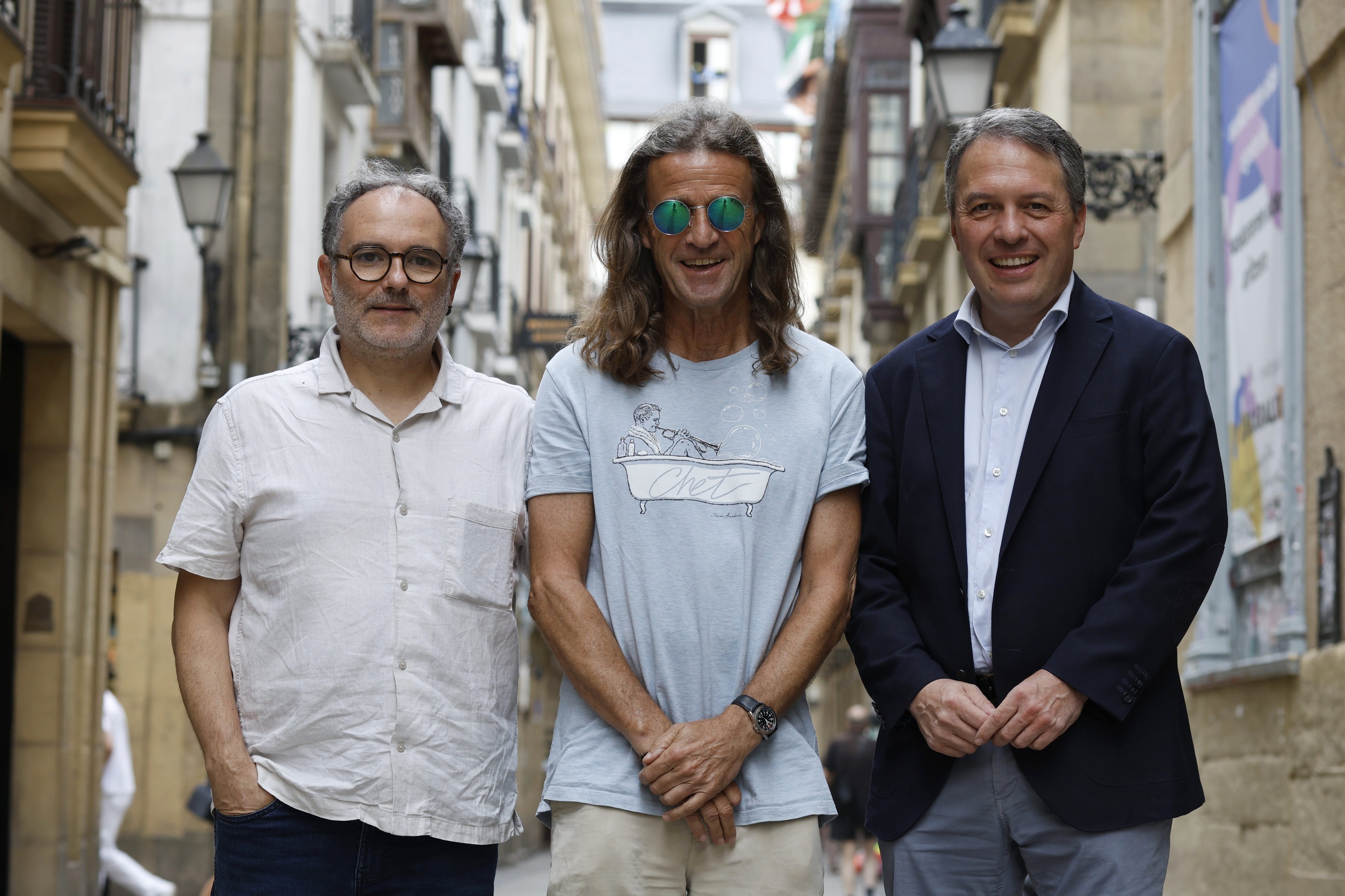 Ezker eskuin, Matthieu Aranburu, Jean Marie Ekai eta Peio Etxeleku, gaur, Donostian. MAIALEN ANDRES / FOKU