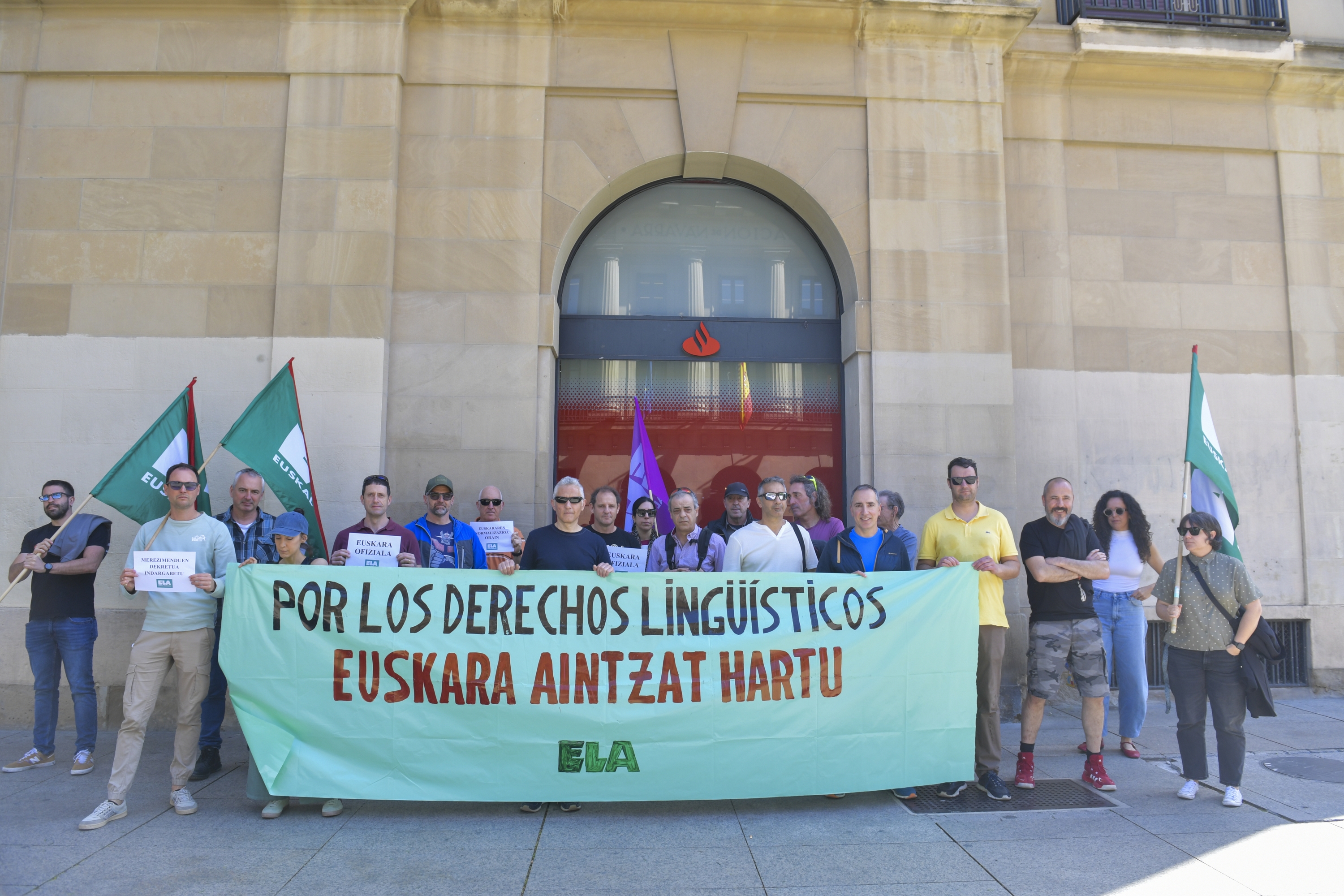 ELAk apirilean Nafarroako Gobernuaren aurrean eginiko protesta, Iruñean. IDOIA ZABALETA / FOKU