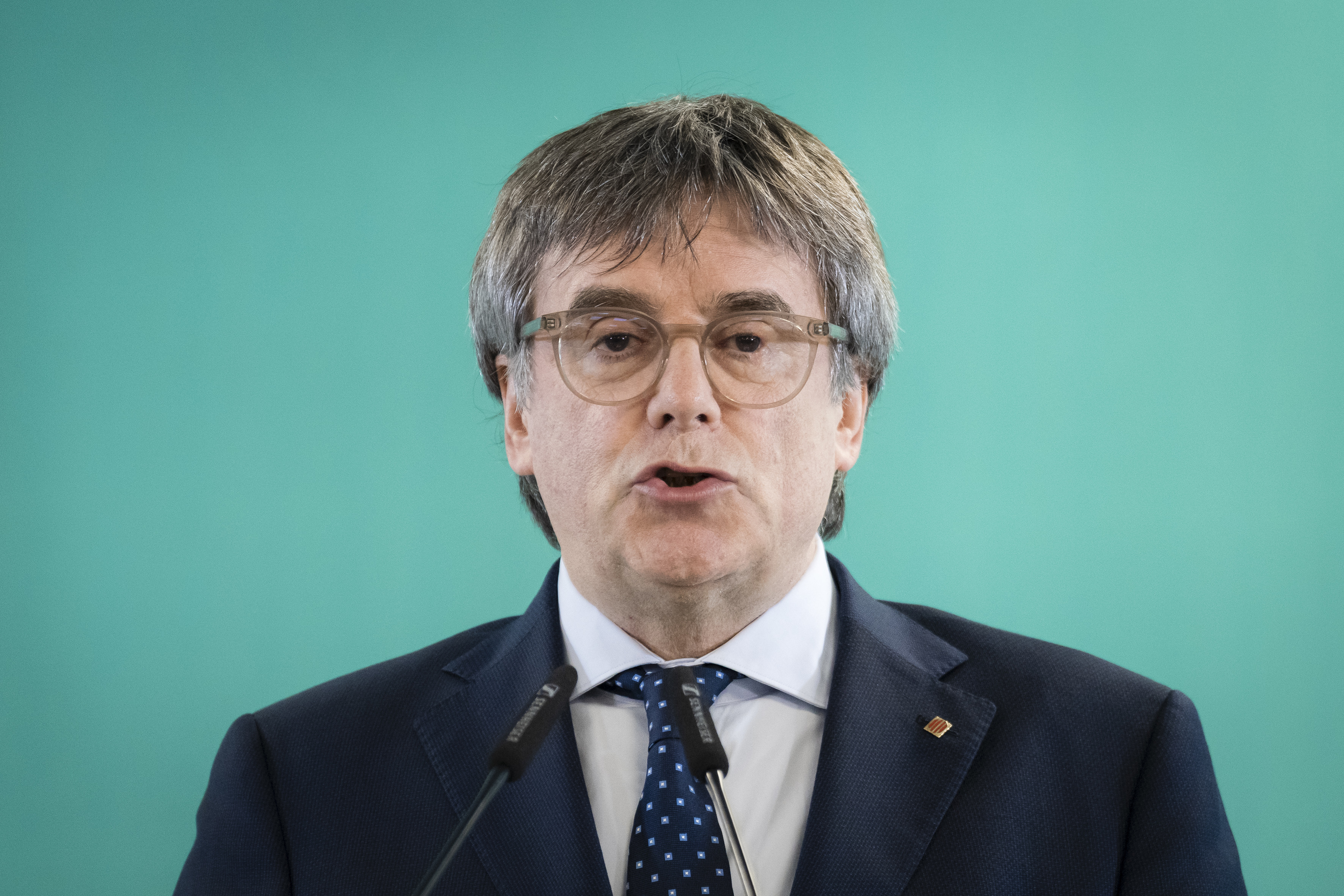 Carles Puigdemont agerraldi batean Perpinyan (Ipar Katalunia), iazko urrian. DAVID BORRAT / EFE
