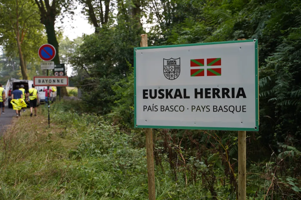 EH Bai-ren ekintza Baionako sarreran. EH BAI EH Bai-ren ekintza Baionako sarreran. EH BAI