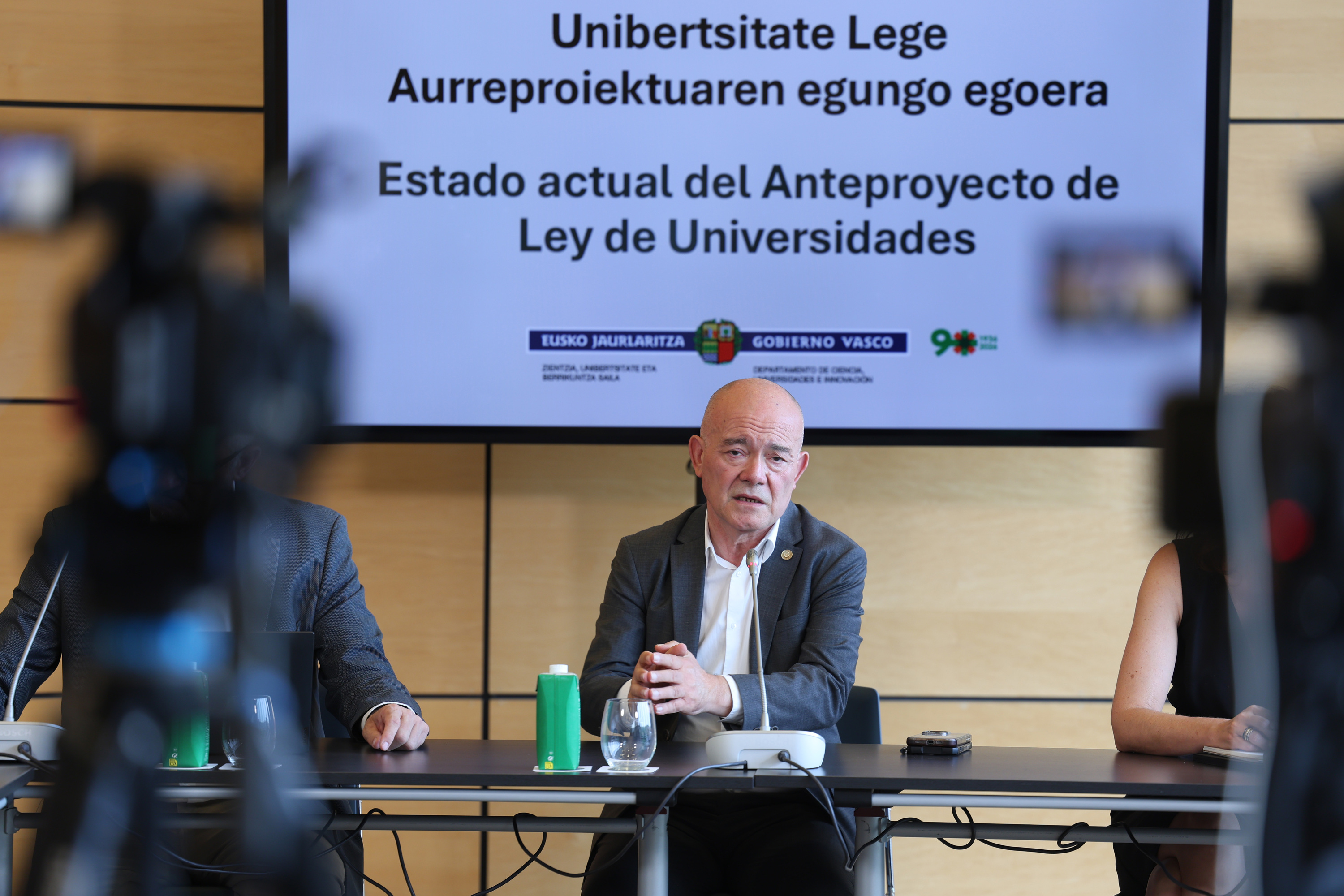 Perez Iglesias, gaur, lege testu berrituari buruzko xehetasunak ematen. OSKAR MATXIN EDESA / FOKU