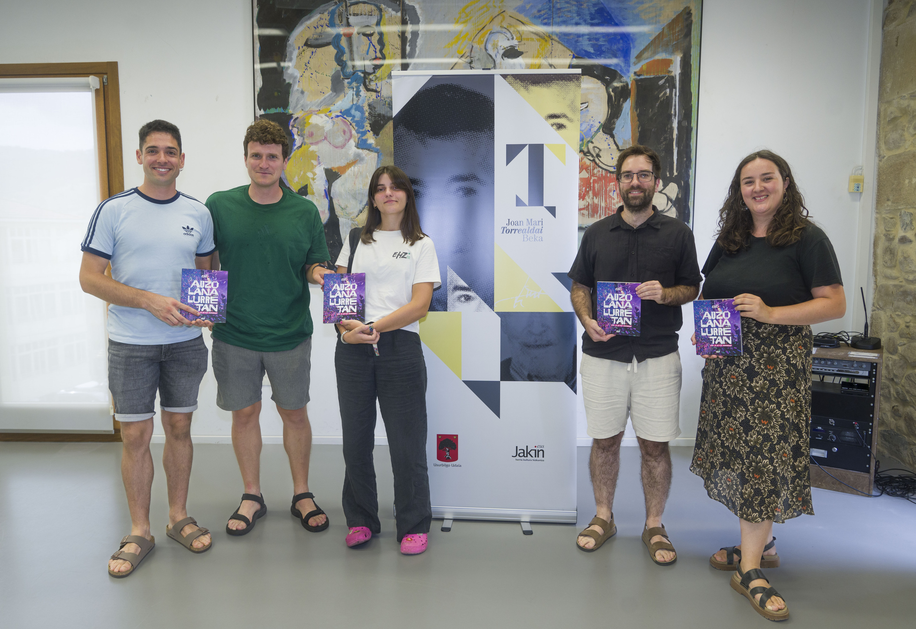 Ezkerretik hasita, Jon Mikel Azpiazu, Aitor Servier, Ainara Harotzarene, Haritz Azurmendi eta Matilda Legardinier gaur, Usurbilen. JON URBE / FOKU
