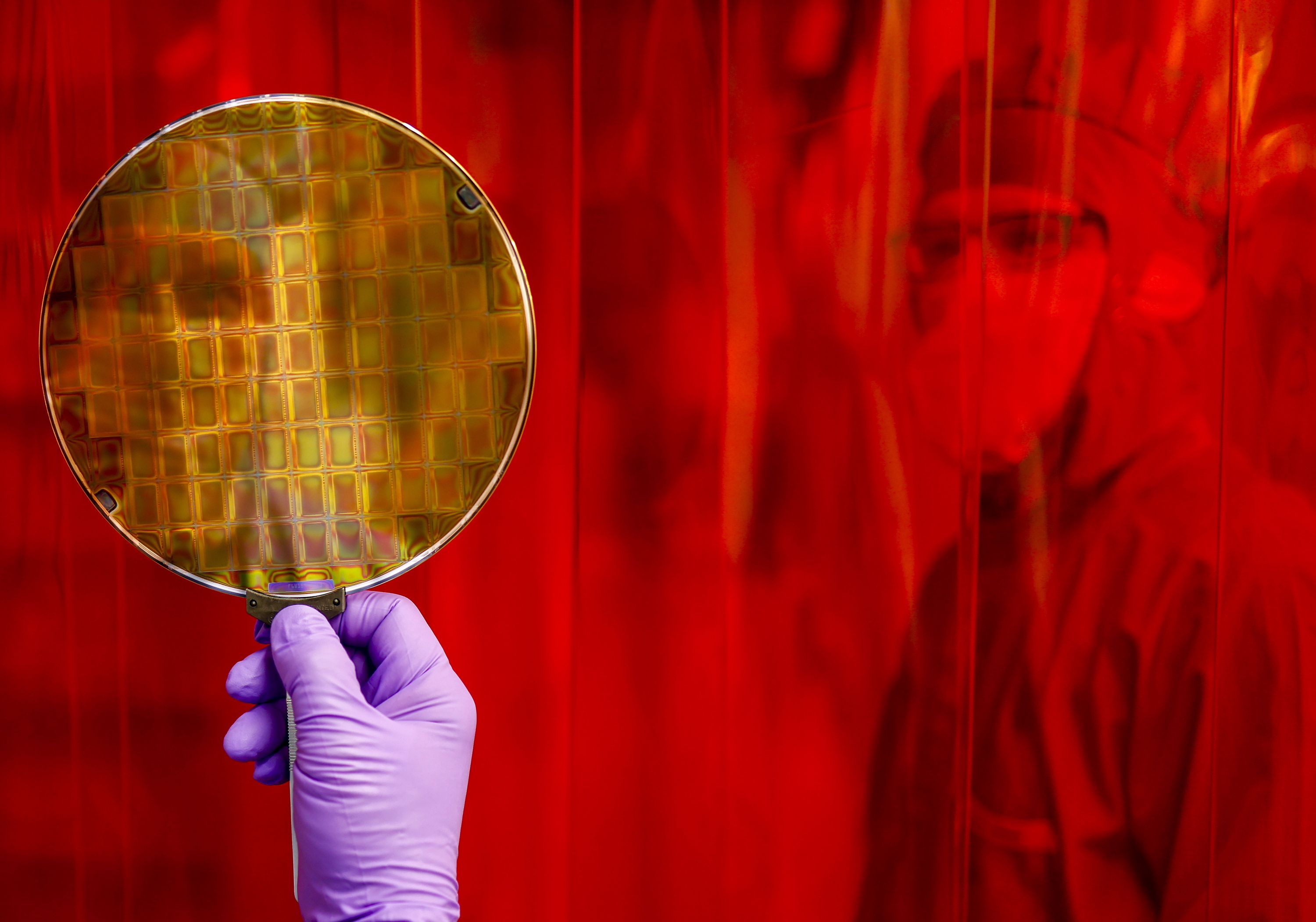 Mikrotxipen ekoizpena, Fraunhofer Institute for Electronic Nano Systems ENAS institutuan. HANNIBAL HANSCHKE / EFE