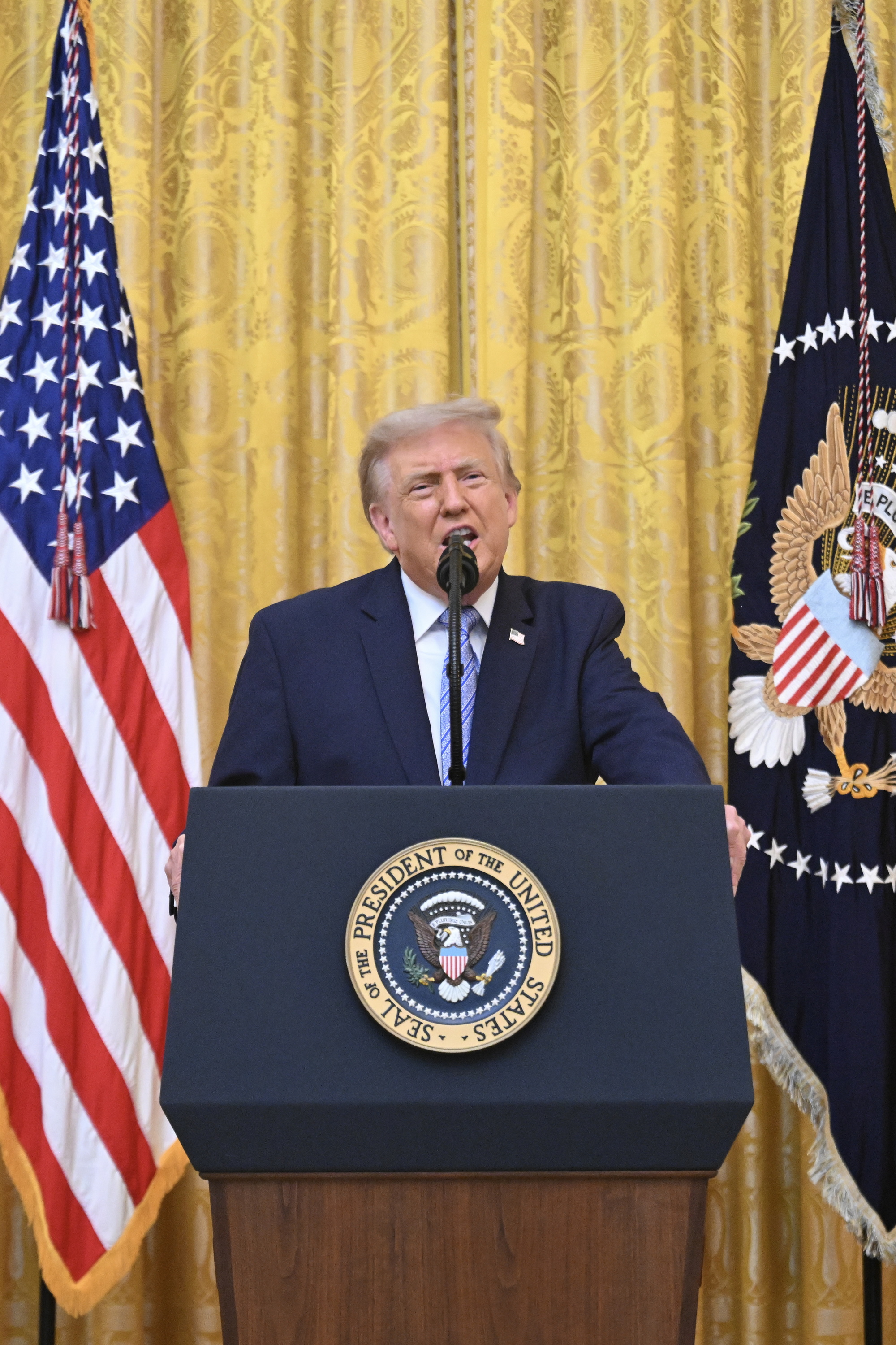 Donald Trump Etxe Zurian prentsaurreko bat egiten, atzo. SAUL LOEB / EFE
