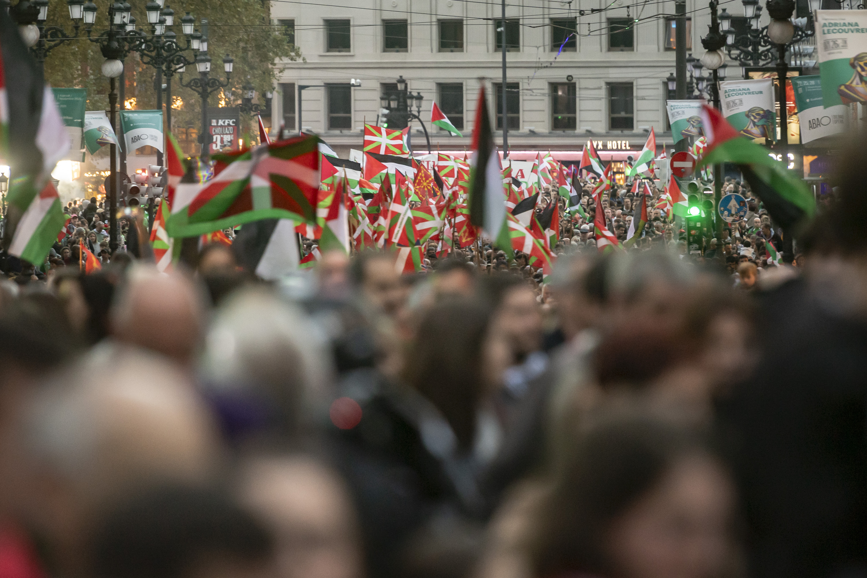 Euskal Selekzioaren eta Palestinaren arteko partidaren aurreko kalejira, iaz, Bilbon. JAIZKI FONTANEDA / FOKU