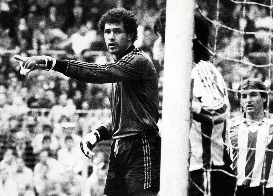 Andoni Zubizarreta, atepean aginduak ematen. ATHLETIC