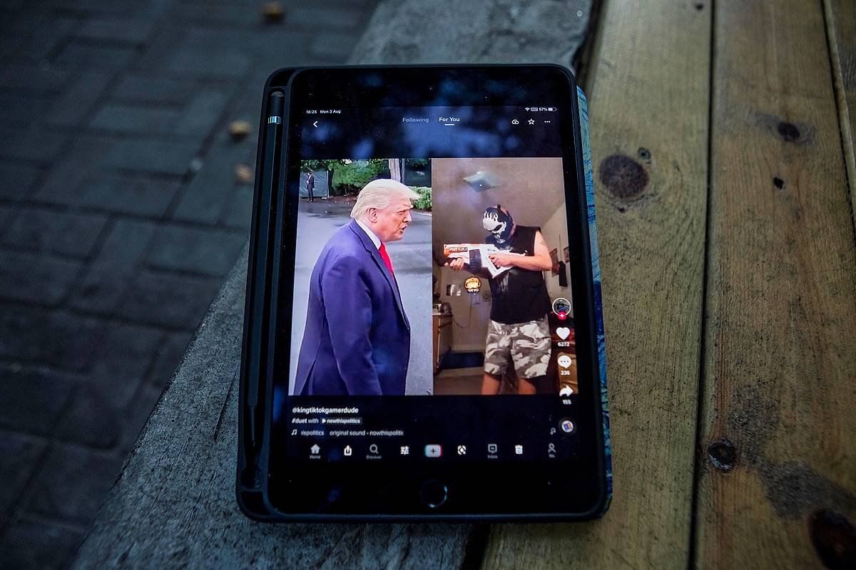 Tiktoken erabiltzaile batek Trumpen inguruan eginiko mezua, abuztuaren 3an Shanghain (Txina) erretratatuta. ALEX PLAVEVSKI / EFE