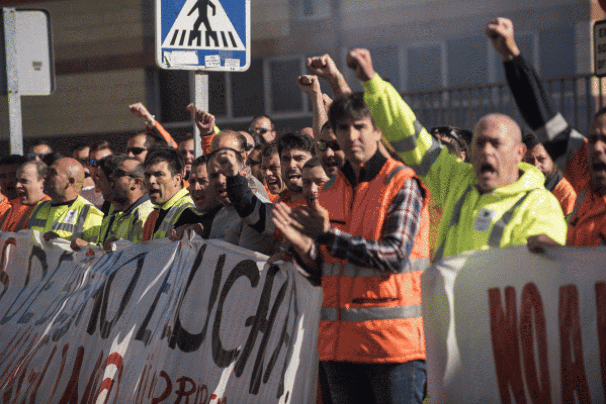 Bilboko zamaketariak protesta ekintza batean. MIGUEL TOñA / EFE