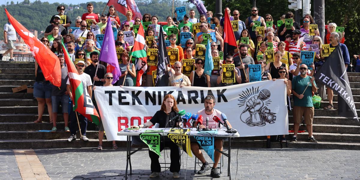 Teknikariok eta jai batzordeetako ordezkariak gaur, Bilboko Arriaga plaza. OSKAR MATXIN EDESA / FOKU 