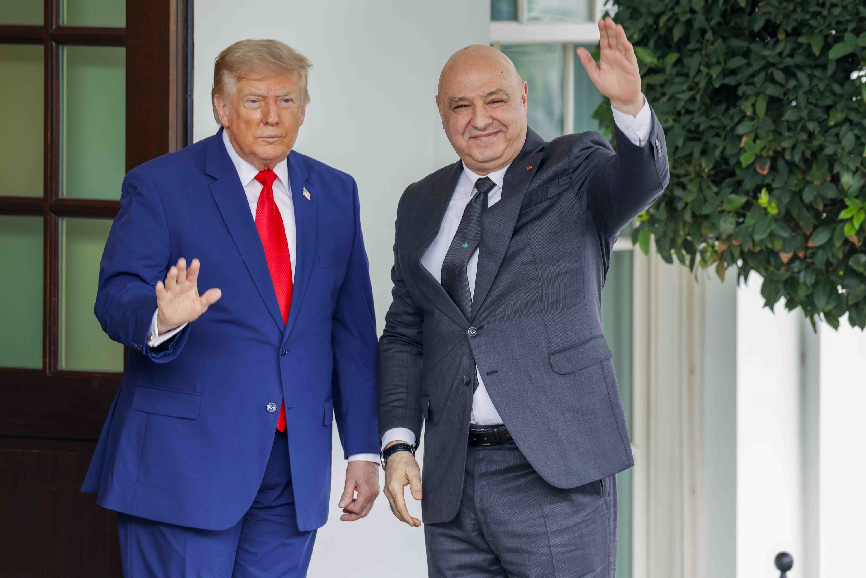 Donald Trump eta Joseph Aoun Etxe Zurian bildu aurretik, gaur. SHAWN THEW / EFE