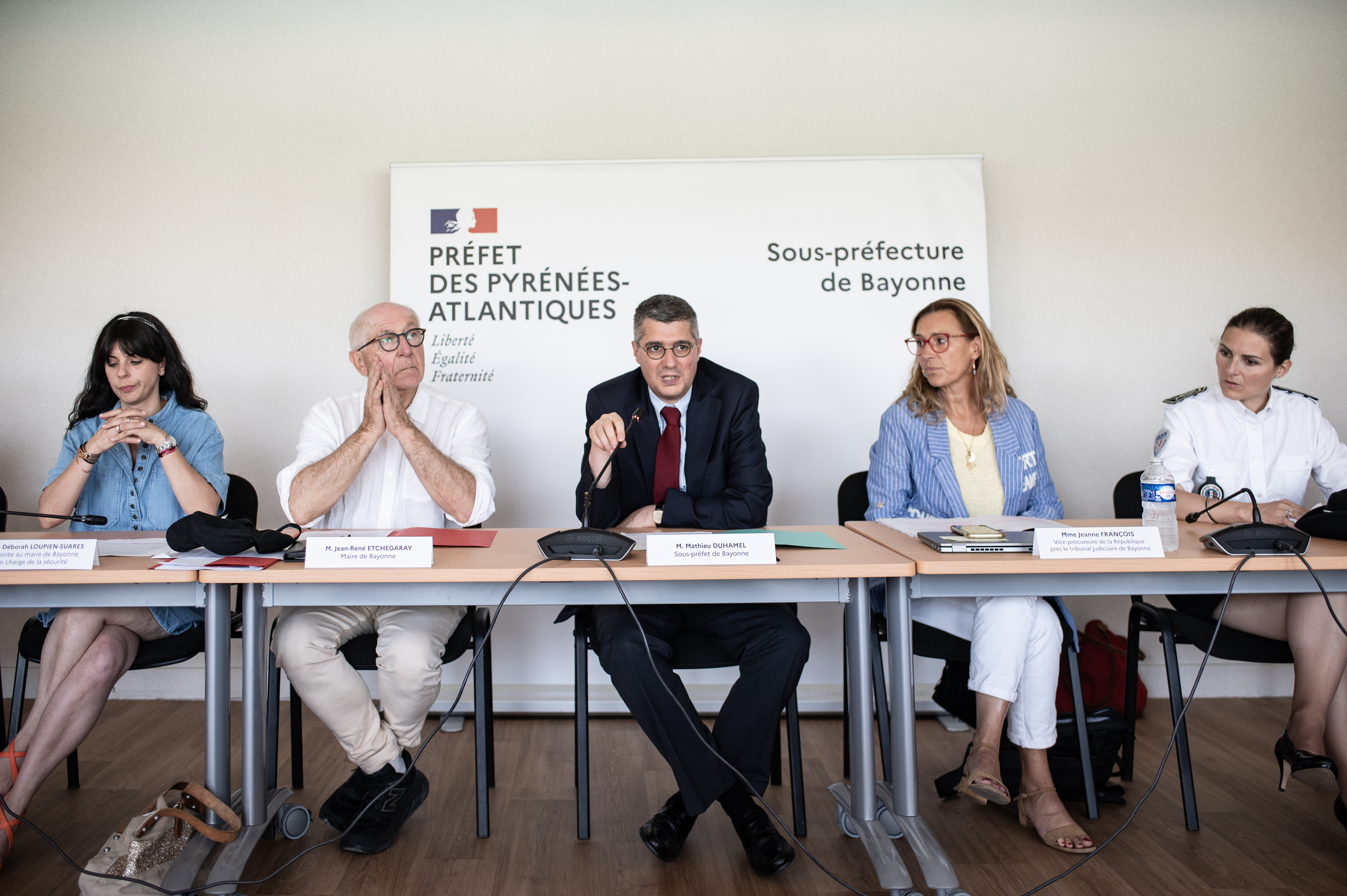 Baionako besten bilanaren prentsaurrekoa, gaur, Baionako suprefeturan. PATXI BELTZAIZ