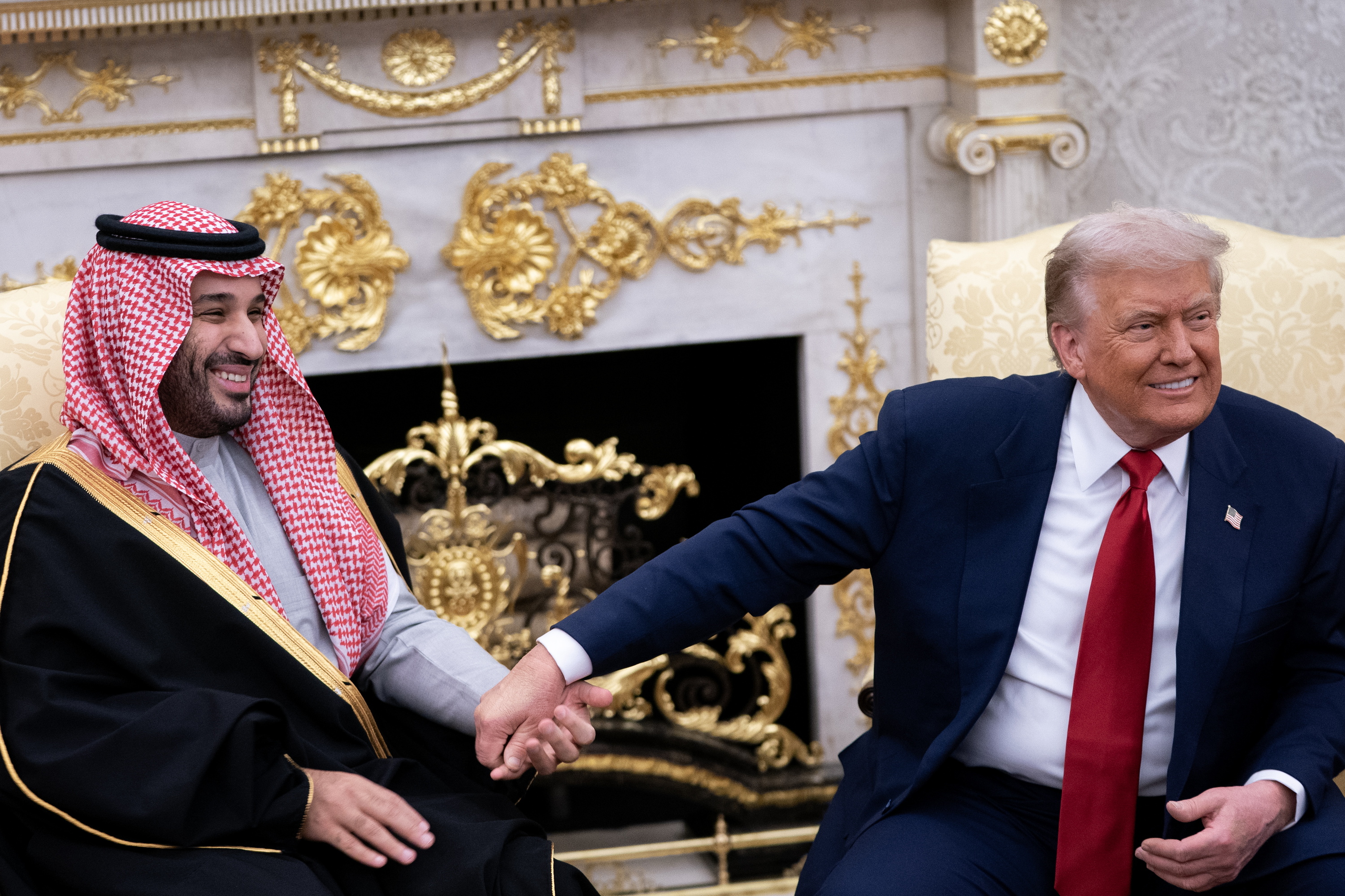 Mohammed bin Salman Saudi Arabiako printze oinordekoa eta Trump Etxe Zurian, iazko azaroan. NATHAN HOWARD / EFE