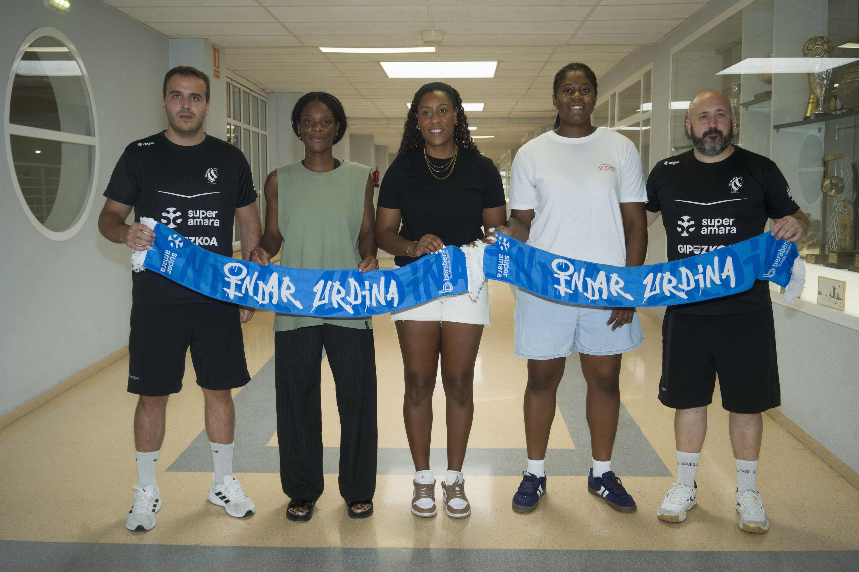 Xabat Beloki, Melinda Louis, Amandine Balzinc, Kelly Fonkeng eta Jon Begiristain. JON URBE / FOKU