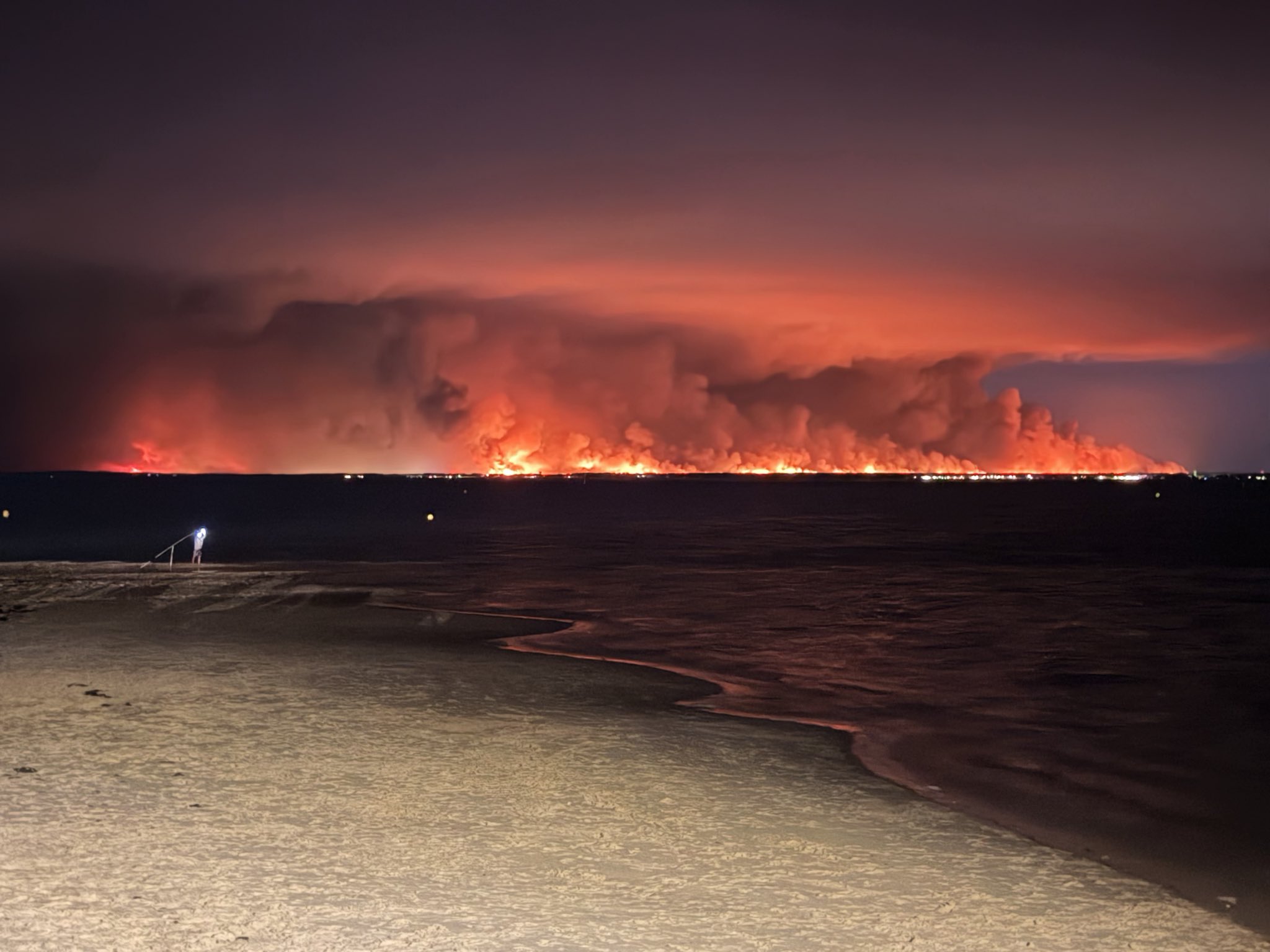 Cap Ferret penintsula sutan, Arcachondik (Frantzia) ikusita. BERRIA