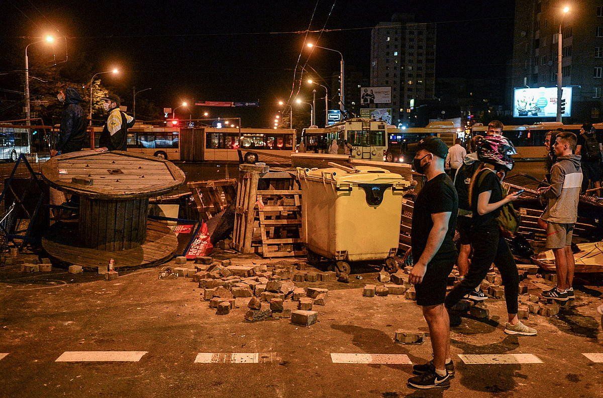 Atzo gaueko protestak, Minsken. YAUHEN YERCHAK / EFE