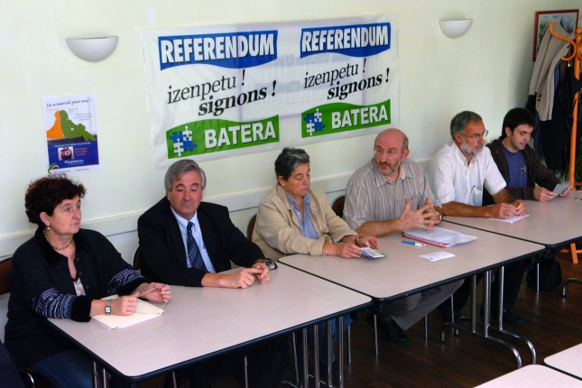 Frantxua Maitia Batera-ren prentsaurreko batean, 2006an. BOB EDME Frantxua Maitia Batera-ren prentsaurreko batean, 2006an. BOB EDME