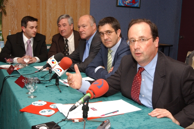 Frantxua Maitia, Hego Euskal Herriko eta Frantziako sozialistekin, 2005ean, Europako konstituzioaren aldeko kanpainan. GAIZKA IROZ Frantxua Maitia, Hego Euskal Herriko eta Frantziako sozialistekin, 2005ean, Europako konstituzioaren aldeko kanpainan. GAIZKA IROZ