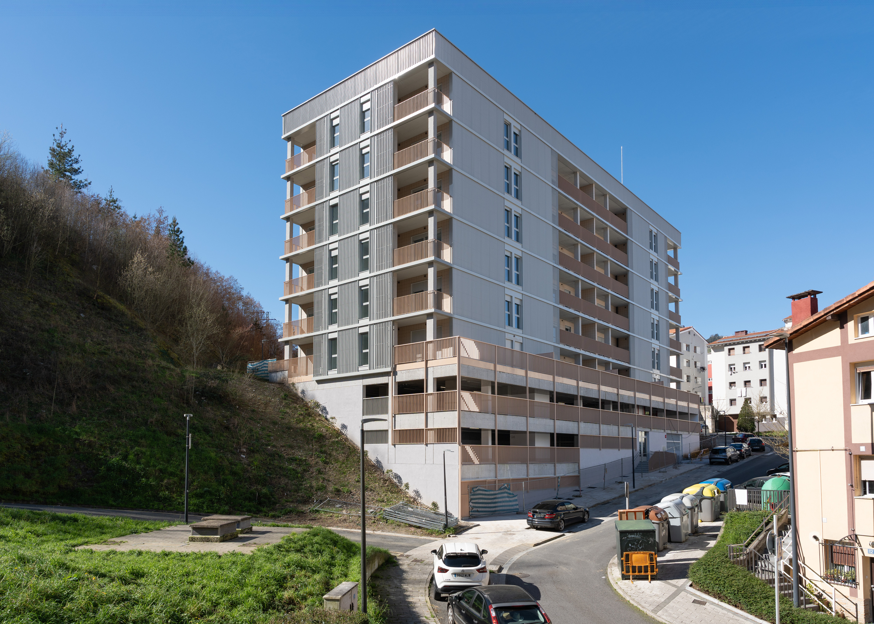 Eibarko etxebizitza batzuk, artxiboko irudi batean. IREKIA