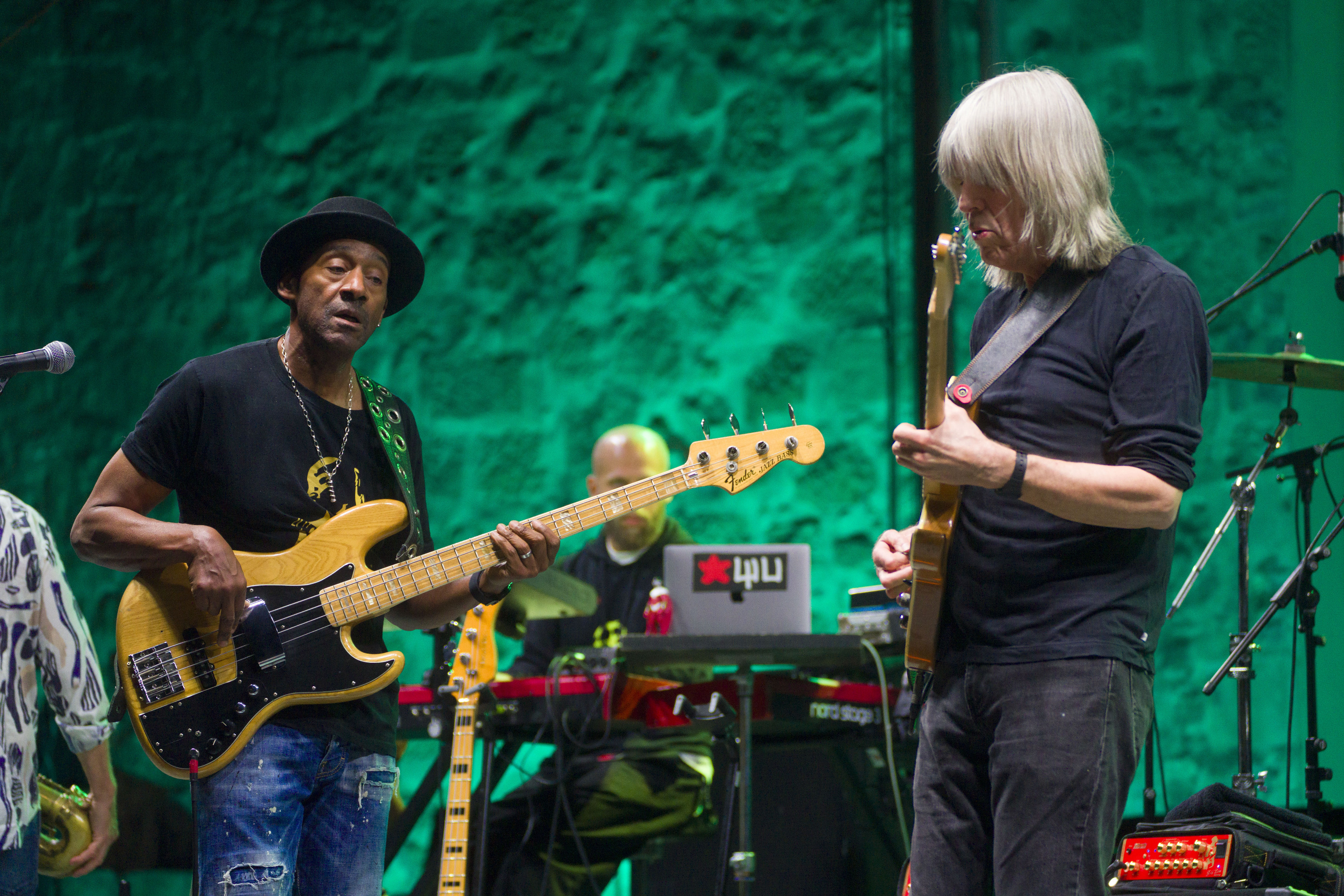 Marcus Miller eta Mike Stern, larunbateko kontzertuan. JON URBE / FOKU