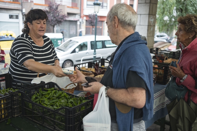 Onintza Enbeita muxikarra Gernika-Lumoko merkatu plazan, gaur. ARITZ LOIOLA / FOKU