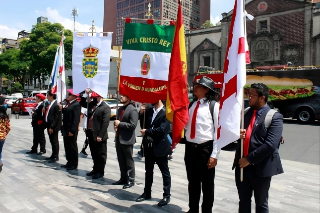 Zutoihalaren Ibilketa Mexiko Hirian, artxiboko irudi batean. LA ESPERANZA Zutoihalaren Ibilketa Mexiko Hirian, artxiboko irudi batean. LA ESPERANZA