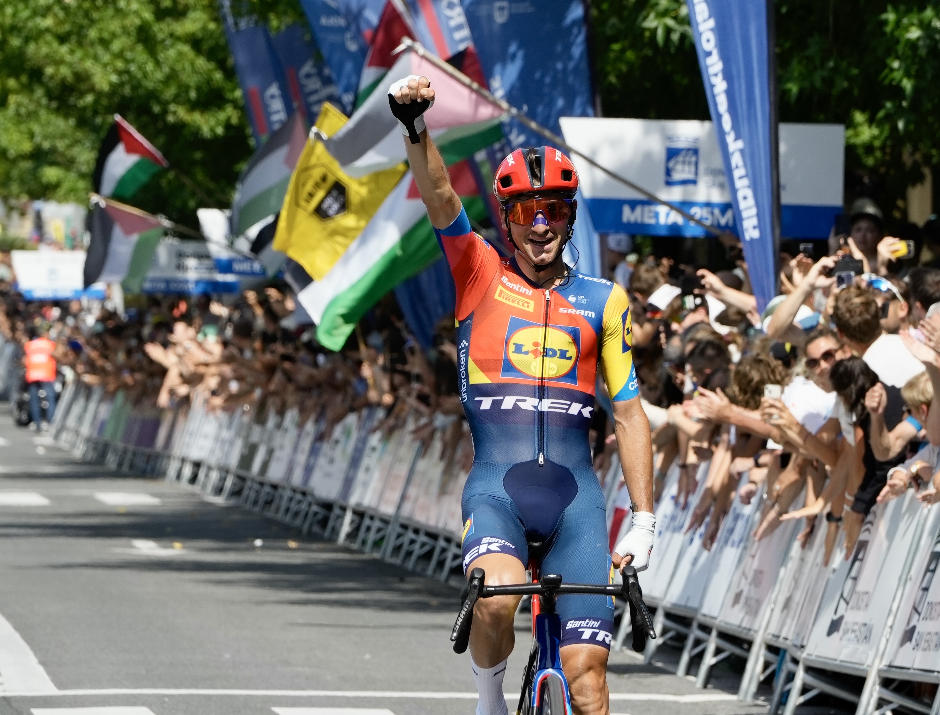 Giulio Ciccone iazko Donostiako Klasikoa irabazi ondoren. ANDONI CANELLADA / FOKU