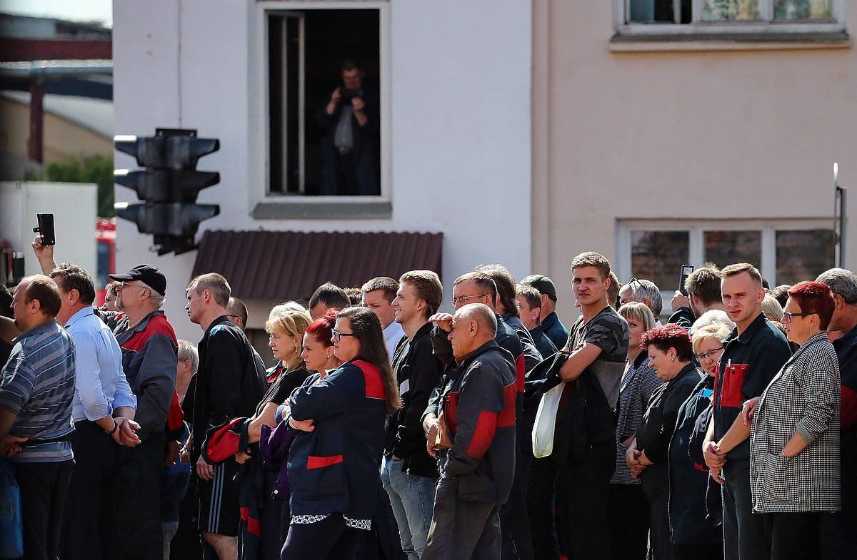 TATYANA ZENKOVICH / EFE. PROTESTETAN ERABILITAKO BIOLENTZIAREN AURKAKO MANIFESTAZIOA, GAUR, MINSKEN.