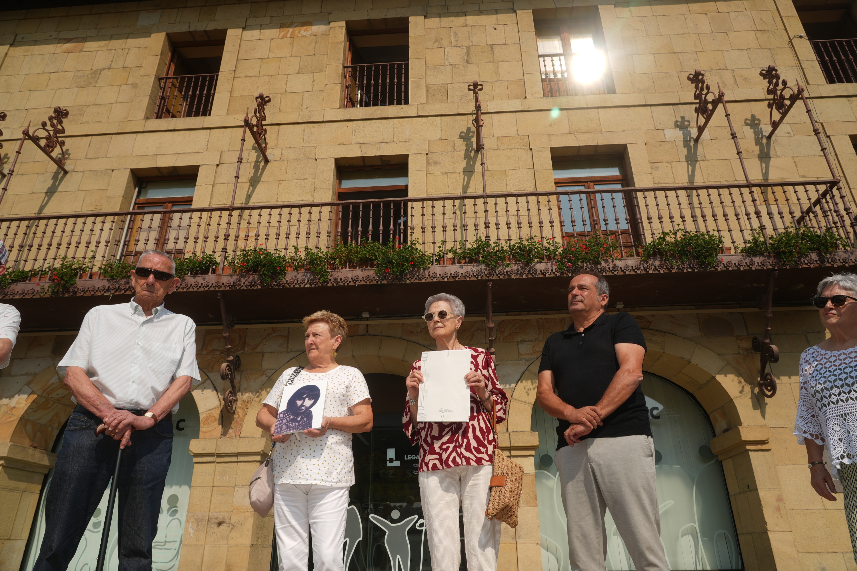 Senideek aitortza agiria jasotzeko egindako ekitaldia. JON URBE / FOKU