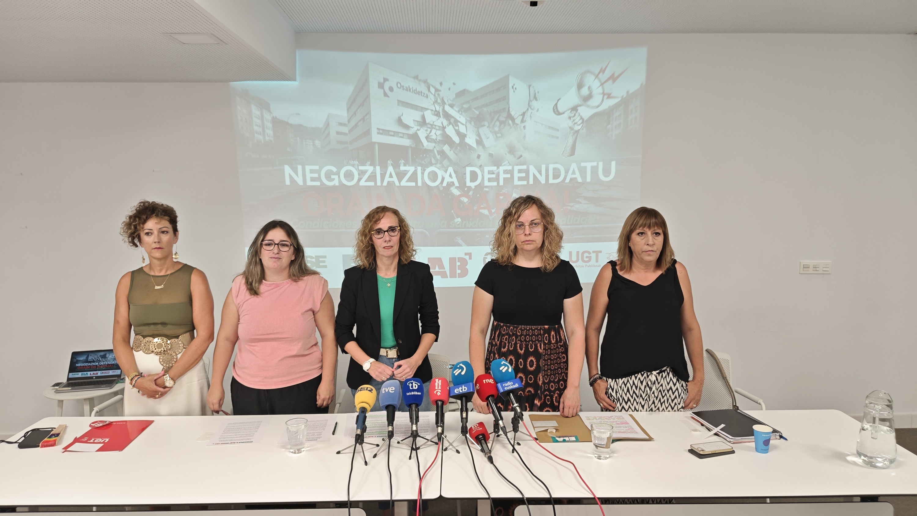 SATSE, ELA, LAB, CCOO eta UGT sindikatuek greba egunak iragartzeko egindako agerraldia, gaur, Bilbon. SATSEK UTZITAKOA