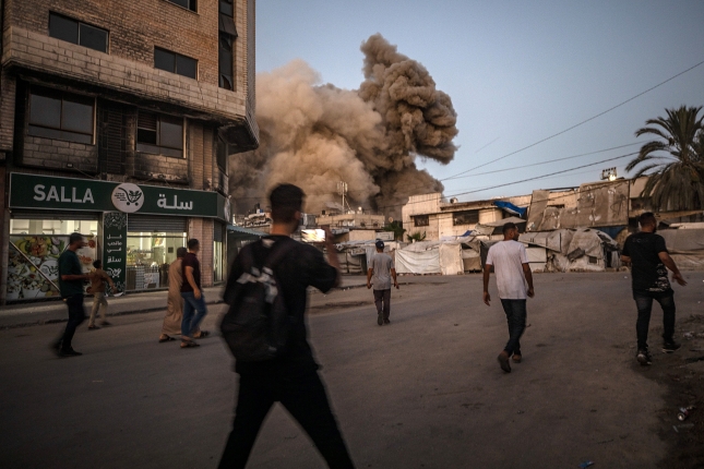 Israelgo armadaren eraso bat, herenegun, Gaza hirian. MOHAMMED SABER / EFE Israelgo armadaren eraso bat, herenegun, Gaza hirian. MOHAMMED SABER / EFE