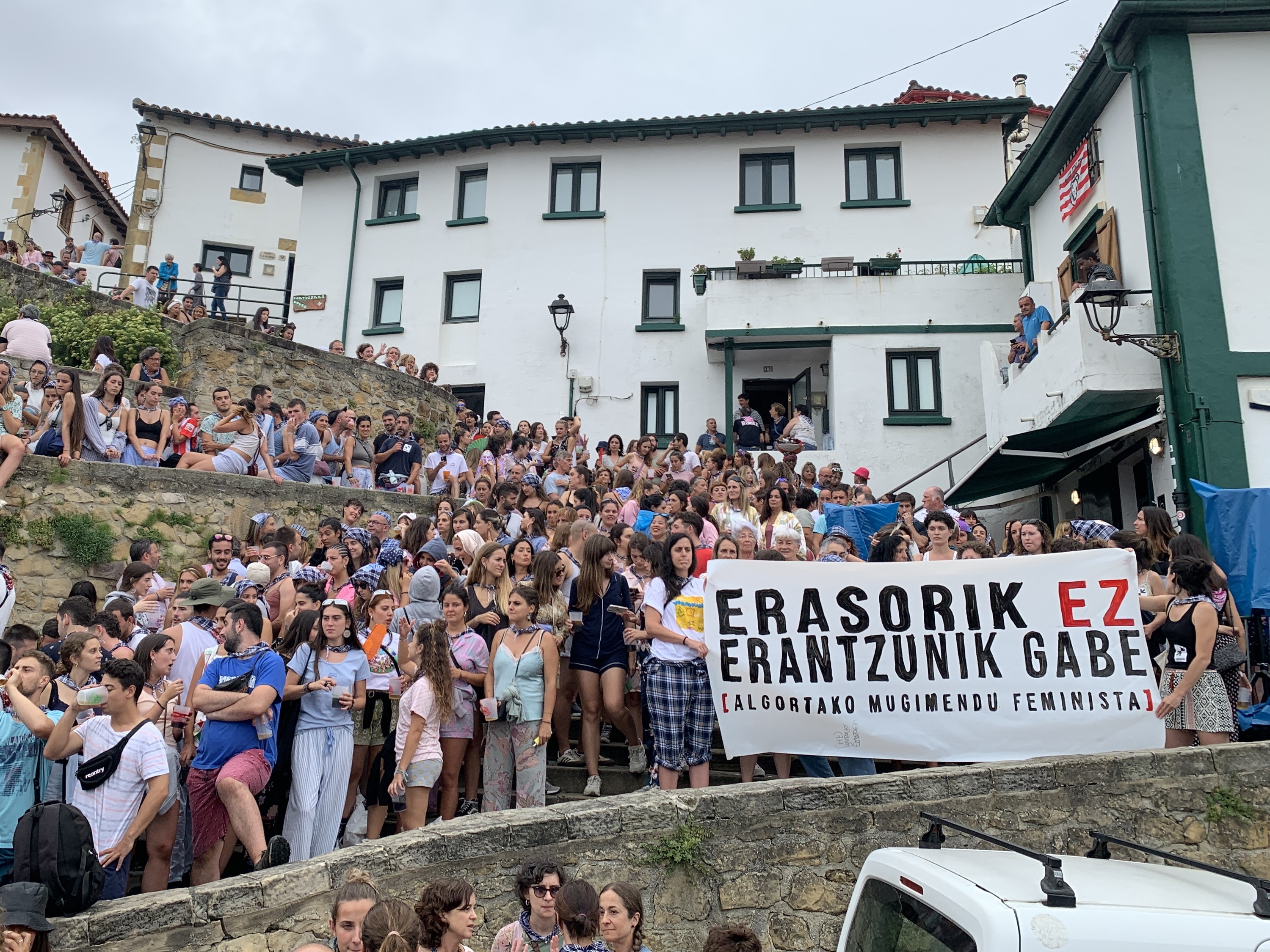 Algorta mugimendu feministaren elkarretaratze bat eraso bat salatzeko, 2024an. MIKEL MARTINEZ DE TRESPUENTES / FOKU