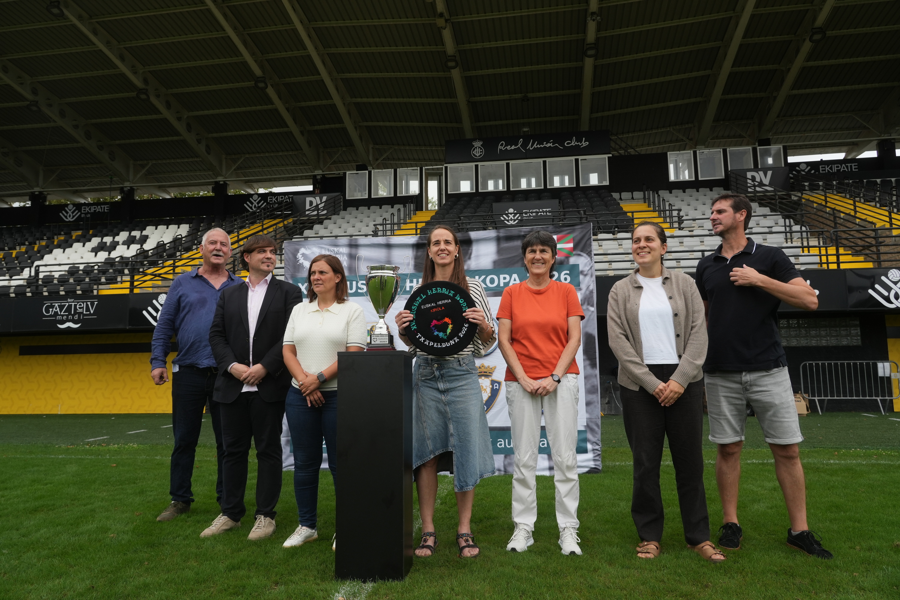 Euskal Herria Kopako finalaren aurkezpena, gaur, Gal estadioan. JON URBE / FOKU