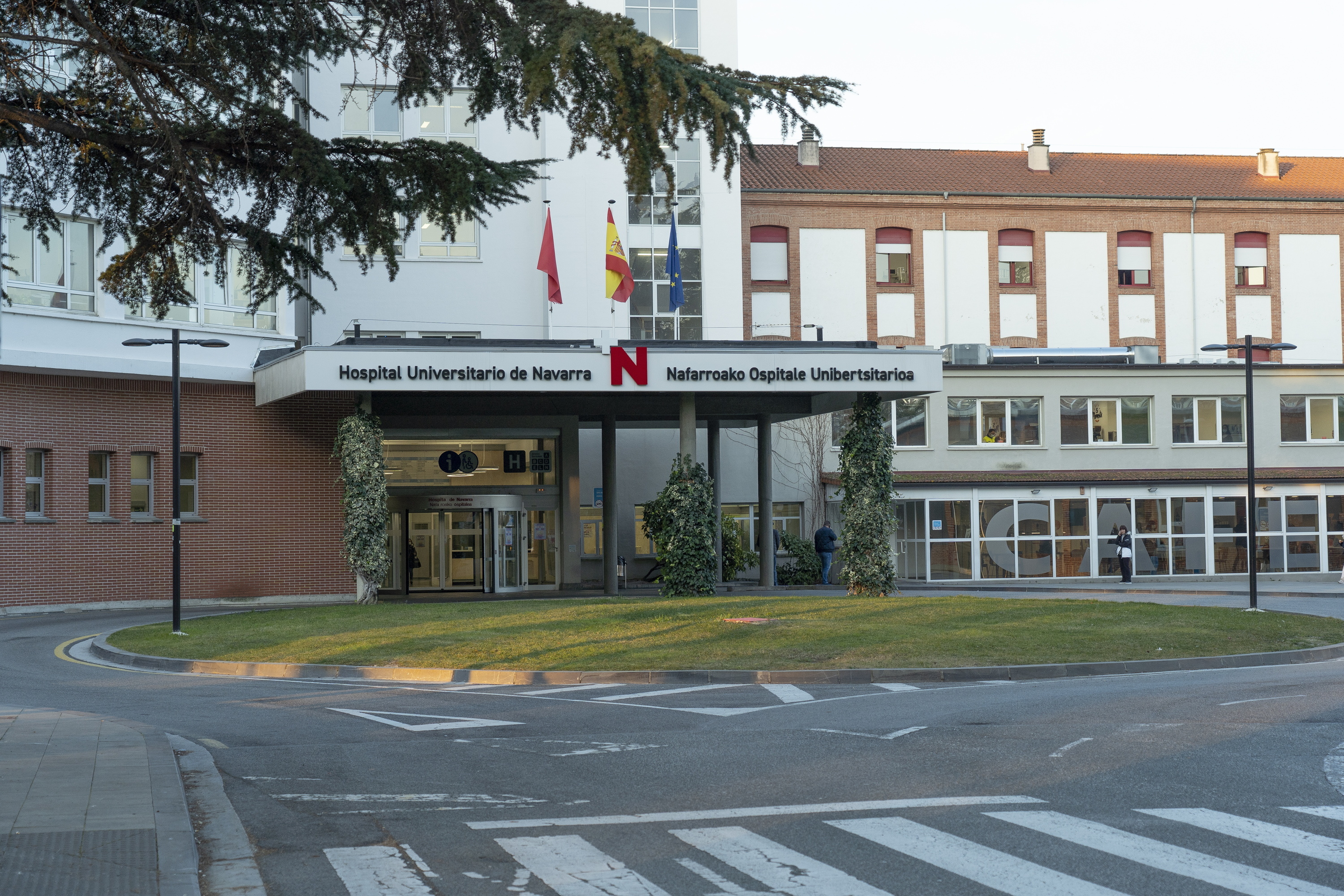Nafarroako Ospitale Unibertsitarioko goi karguduna kaleratu dute, lankideenganako sexu jazarpena egotzita Nafarroako Ospitale Unibertsitarioko goi karguduna kaleratu dute, lankideenganako sexu jazarpena egotzita