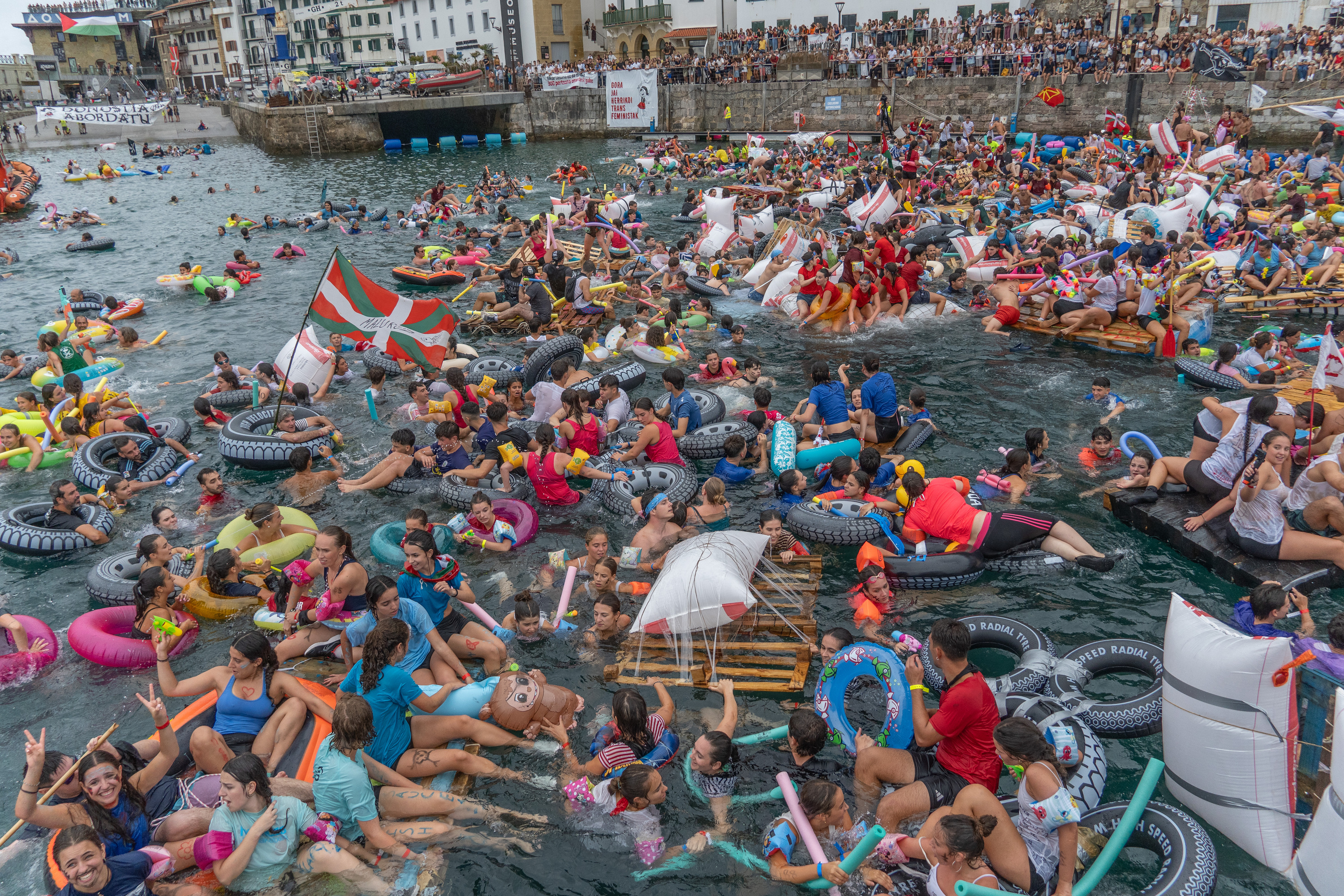 Donostiako kaia, piratez beteta. ANDONI CANELLADA / FOKU