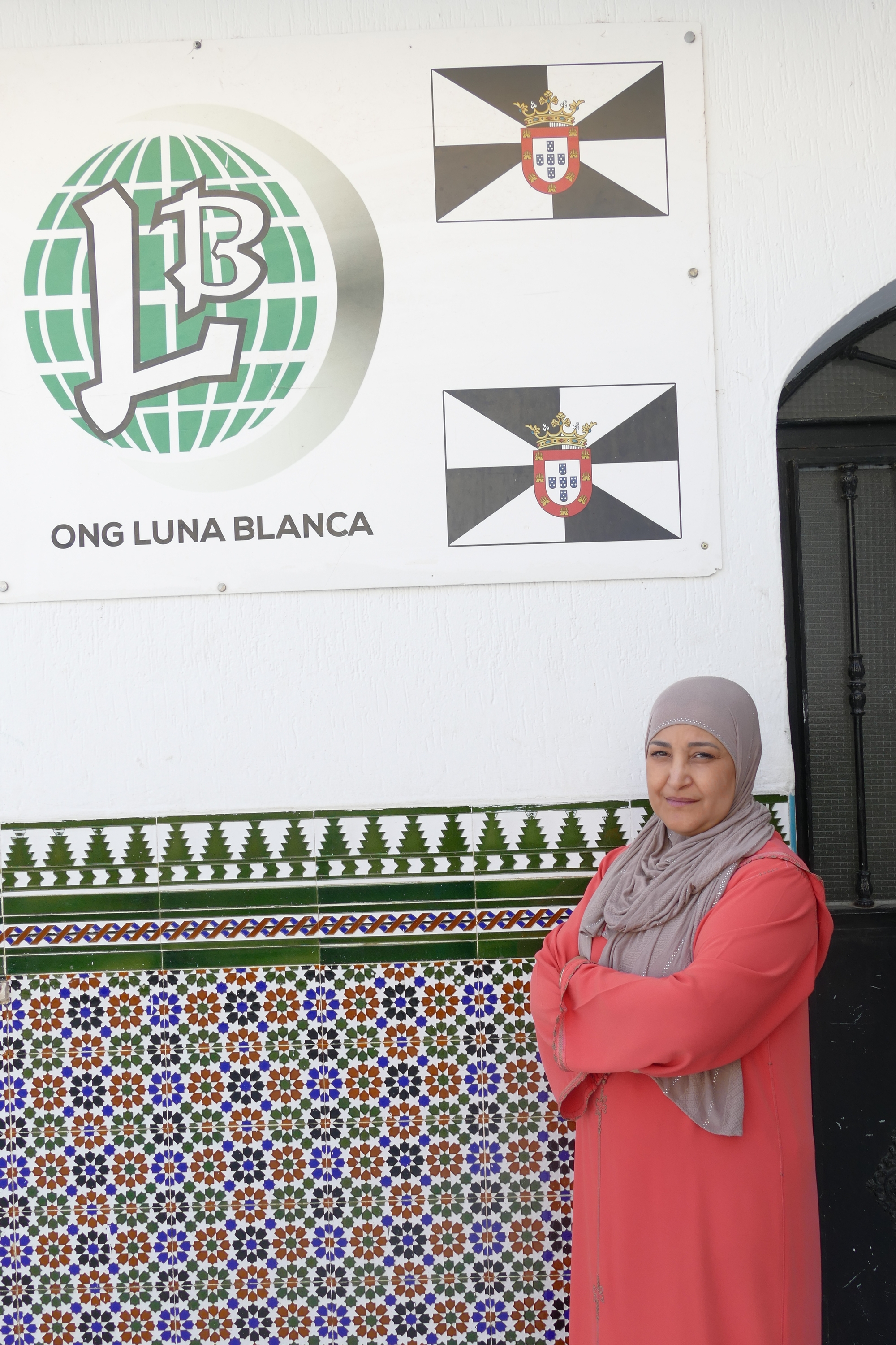 Halima Ahmed, Luna Blancaren egoitzaren aurrean. A.GARMENDIA ETXEBERRIA