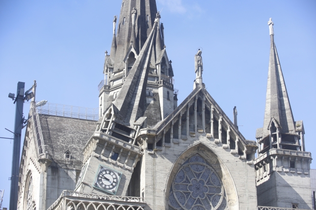 Horrela gelditu da Nuestra Señora del Rosario izeneko basilika lurrikararen ostean. JOHN JAIRO BONILLA / EFE Horrela gelditu da Nuestra Señora del Rosario izeneko basilika lurrikararen ostean. JOHN JAIRO BONILLA / EFE