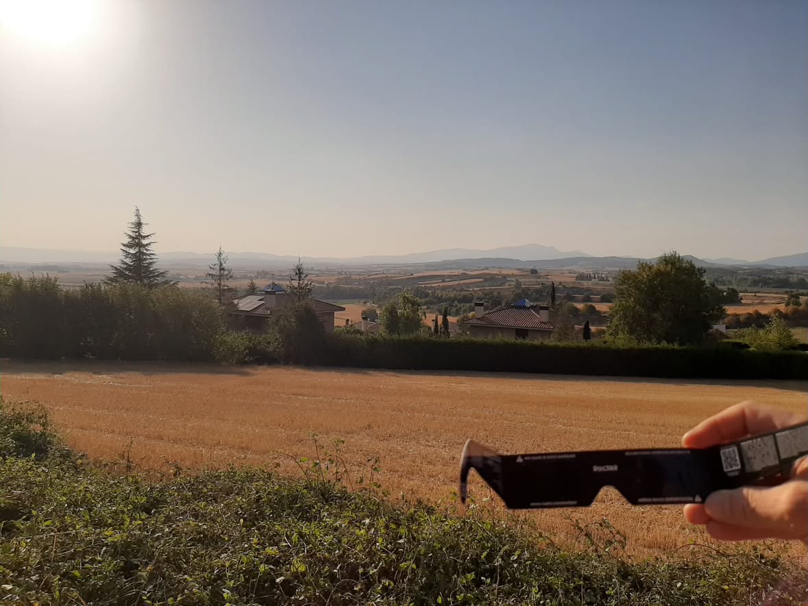 Eklipsea itxoiten Olarizun. MIKEL IZAGIRRE ETA ARANTXA AIESTARAN