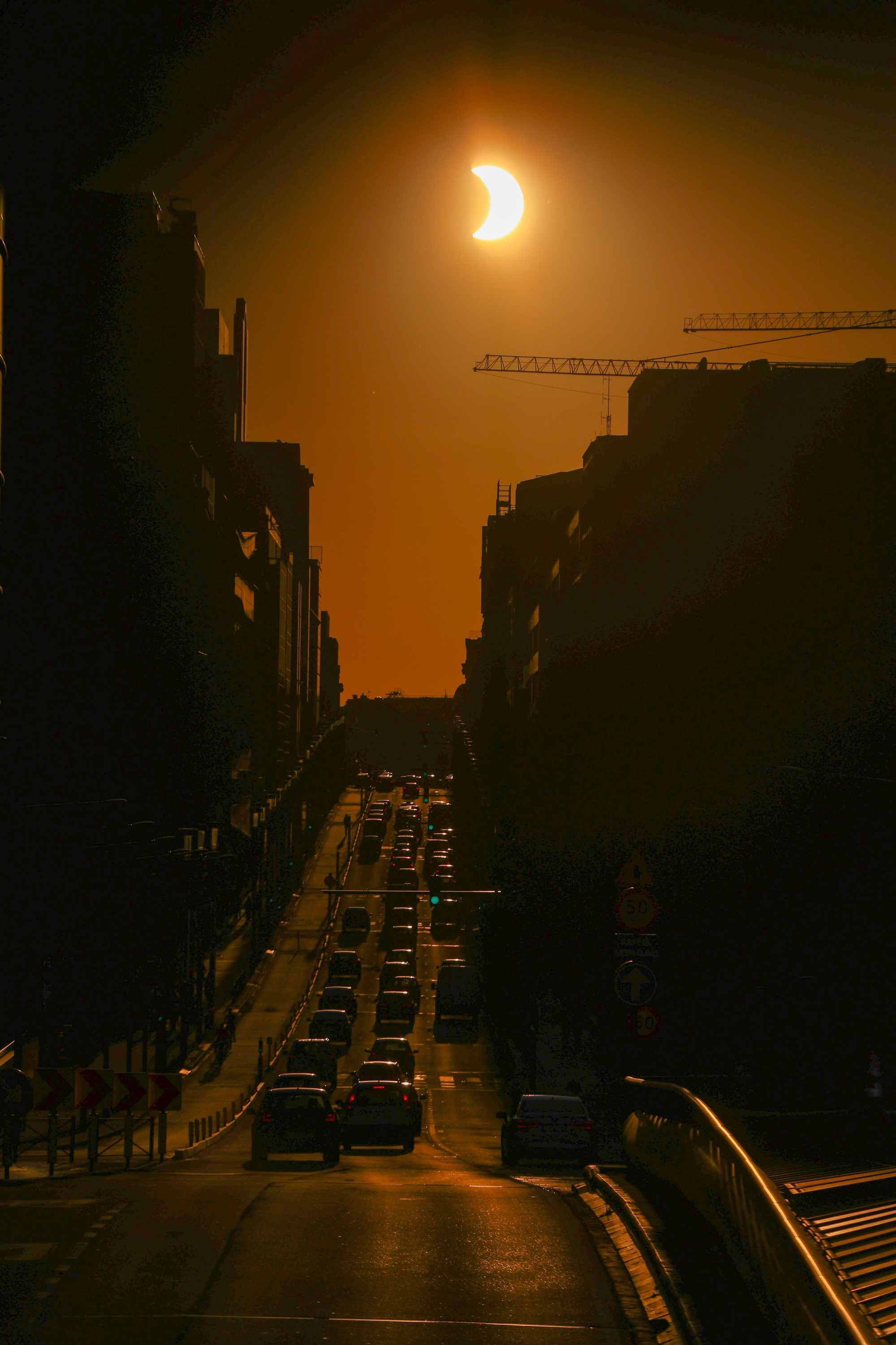 Eklipsea Bruselan. OLIVIER HOSLET / EFE