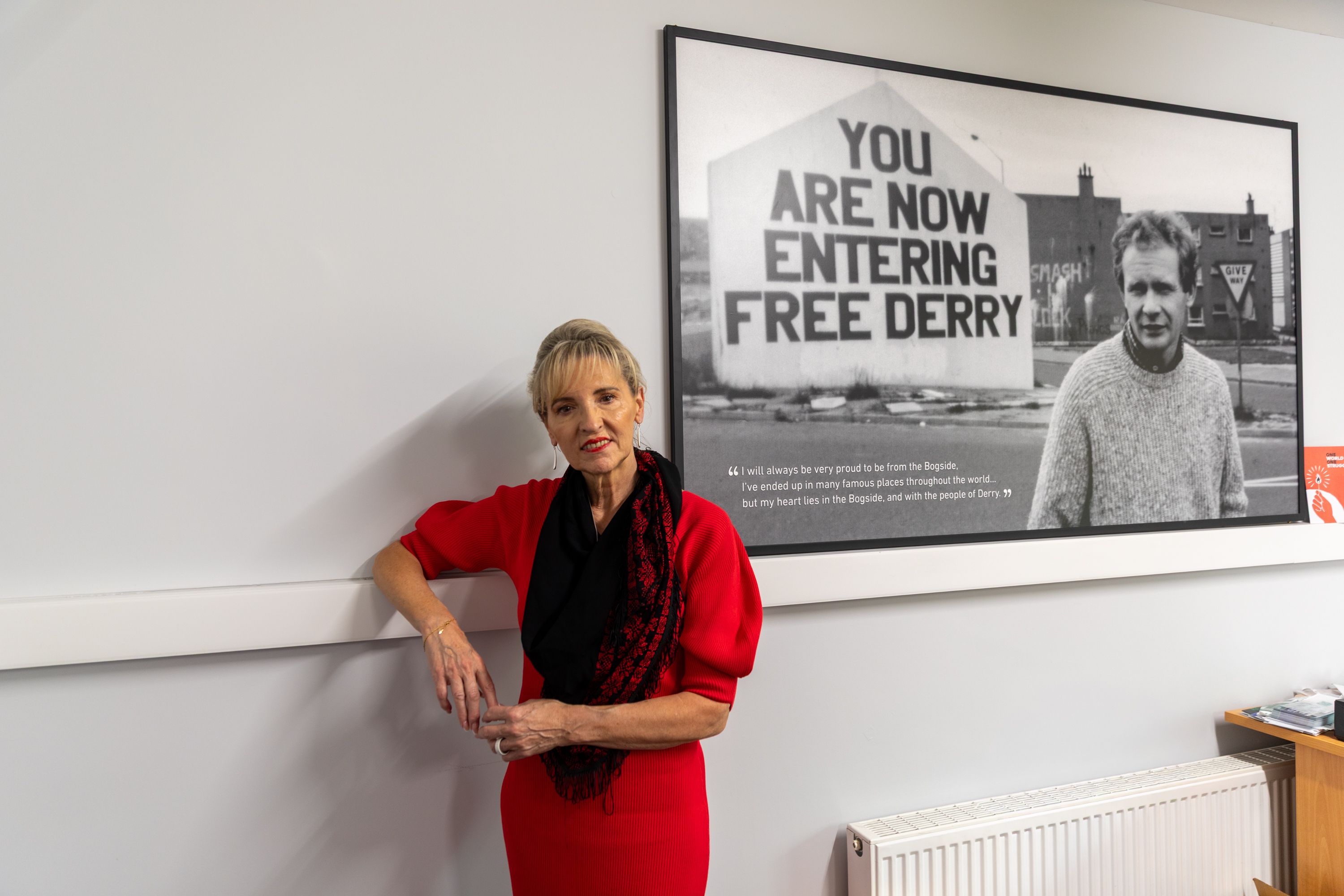 Martina Anderson Ipar Irlandako Sinn Fein alderdiak Derryn duen egoitzan, abuztuan. MAURO GUGLIELMINOTTI