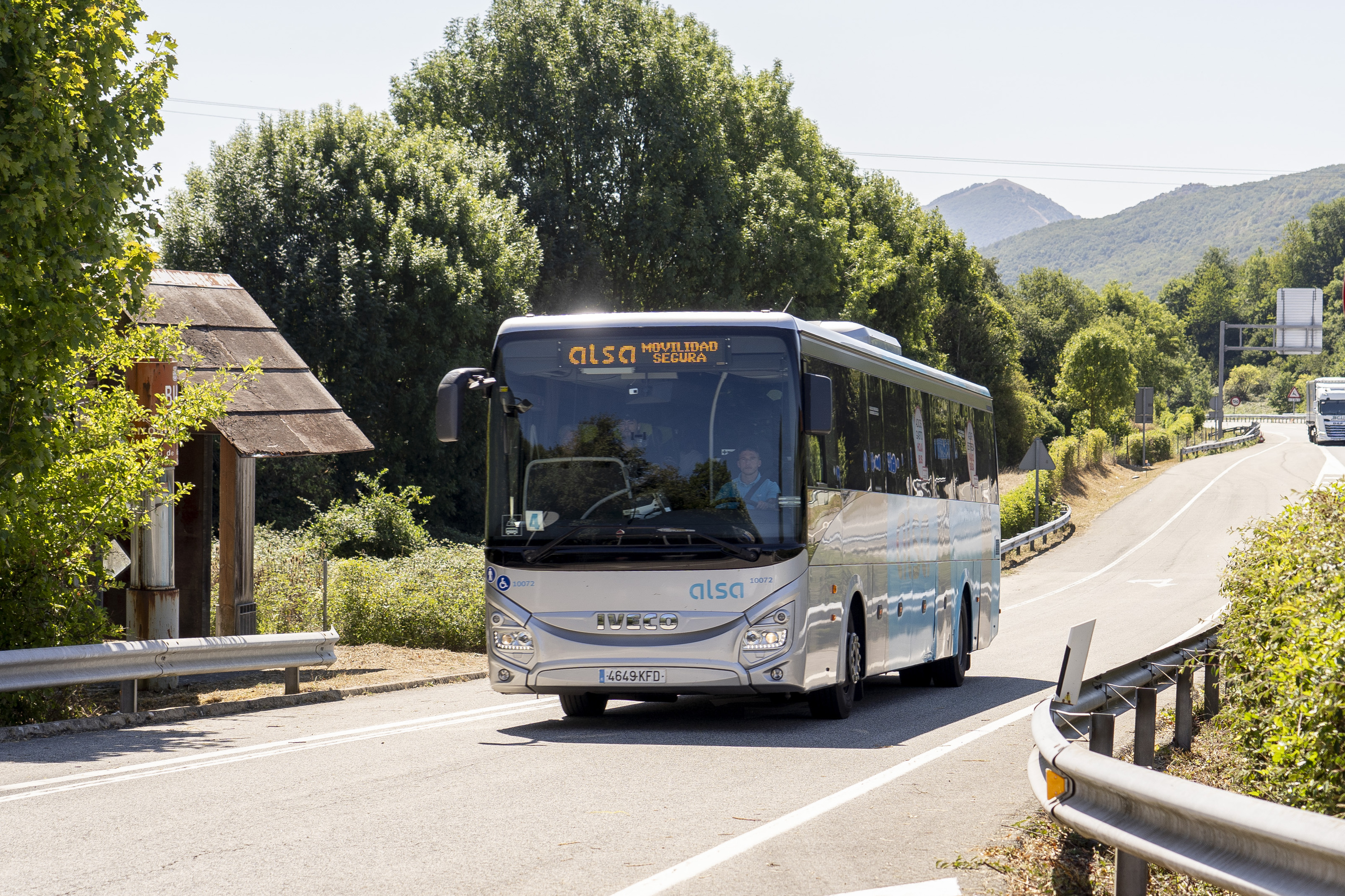 Nafarroako Gobernuaren asmoa aurrera aterako balitz desagertuko litzatekeen autobus geltoki bat, Larraunen. IÑIGO URIZ / FOKU