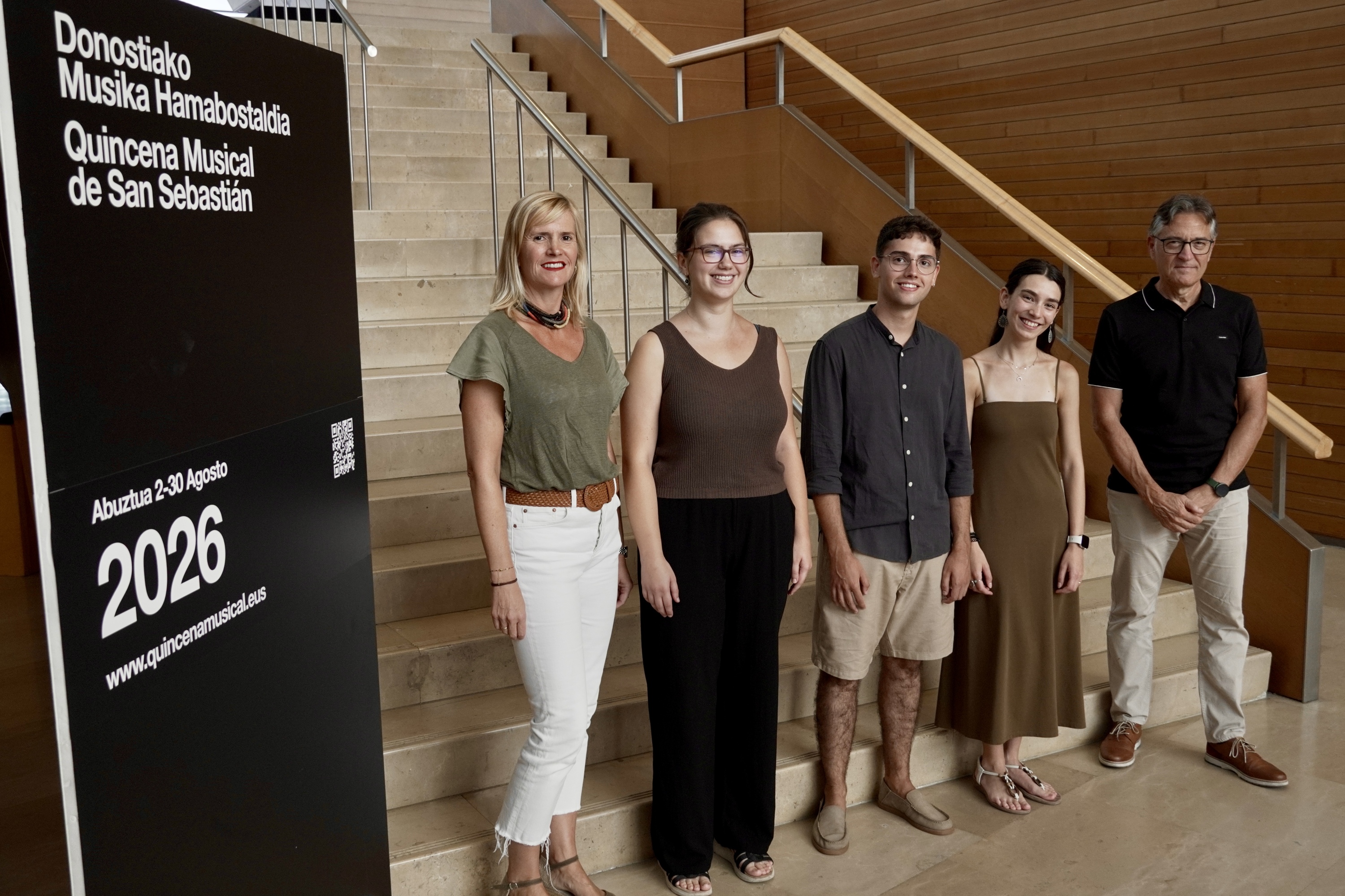 Oihana Mugerza, Izaro Yañez, Tomas Vidal, Rocio Fernandez eta Jesus Etxeberria, gaur goizean Donostian egin duten agerraldian. ANDONI CANELLADA / FOKU