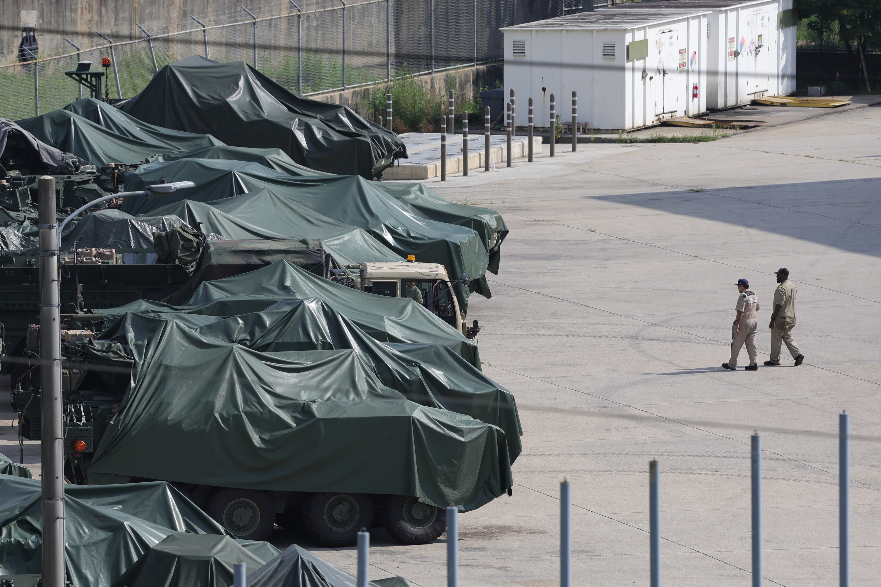 Gerra ibilgailuak AEBetako armadak Dongducheonen duen base militarrean, gaur. EFE