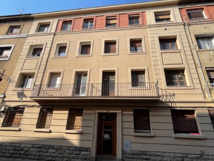 Antepara kaleko 10. zenbakian saldu berri diren etxeen ataria. GASTEIZKO UDALA