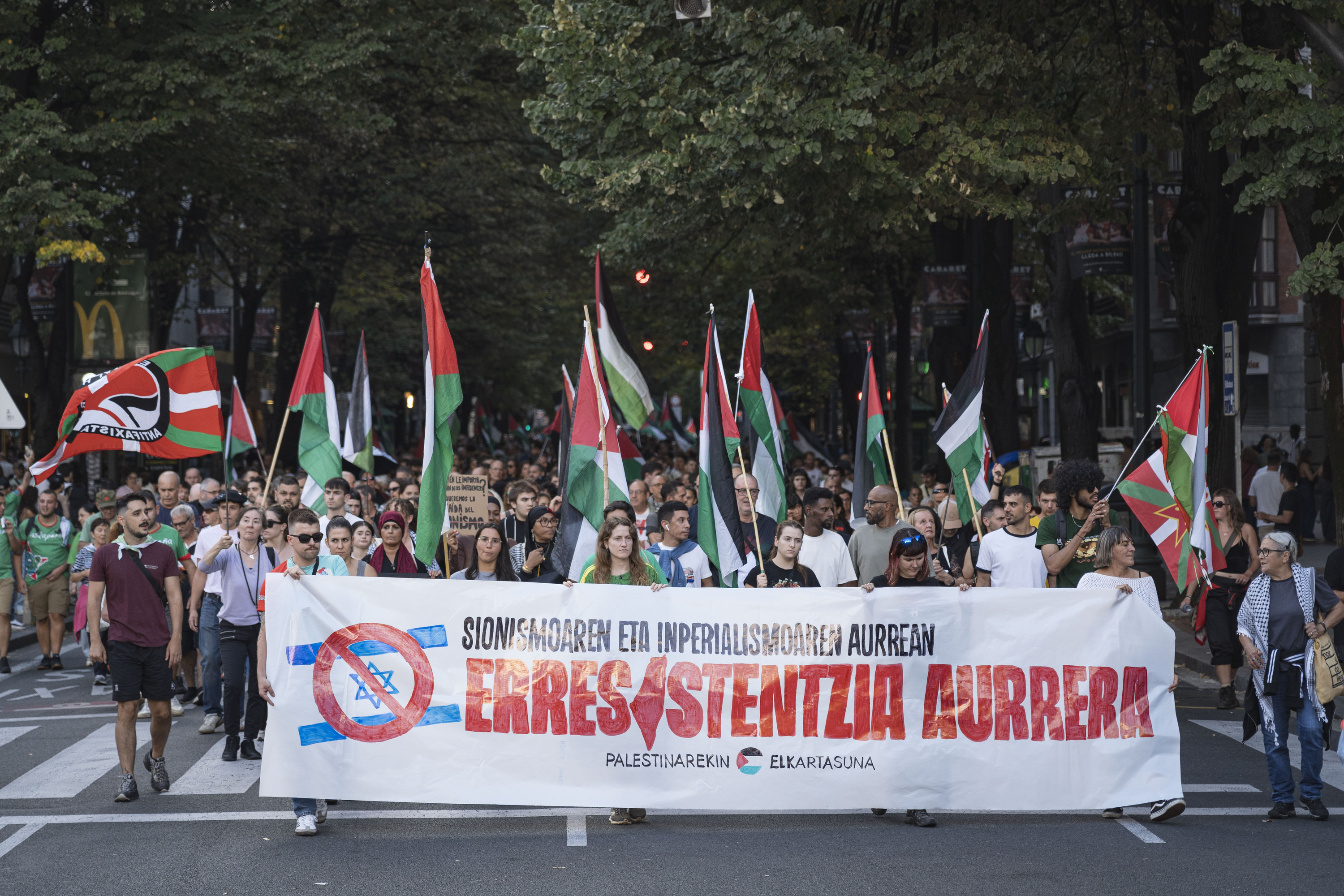 Palestinarekin Elkartasuna plataformak atzo Bilbon egindako manifestazioa. ARITZ LOIOLA / FOKU
