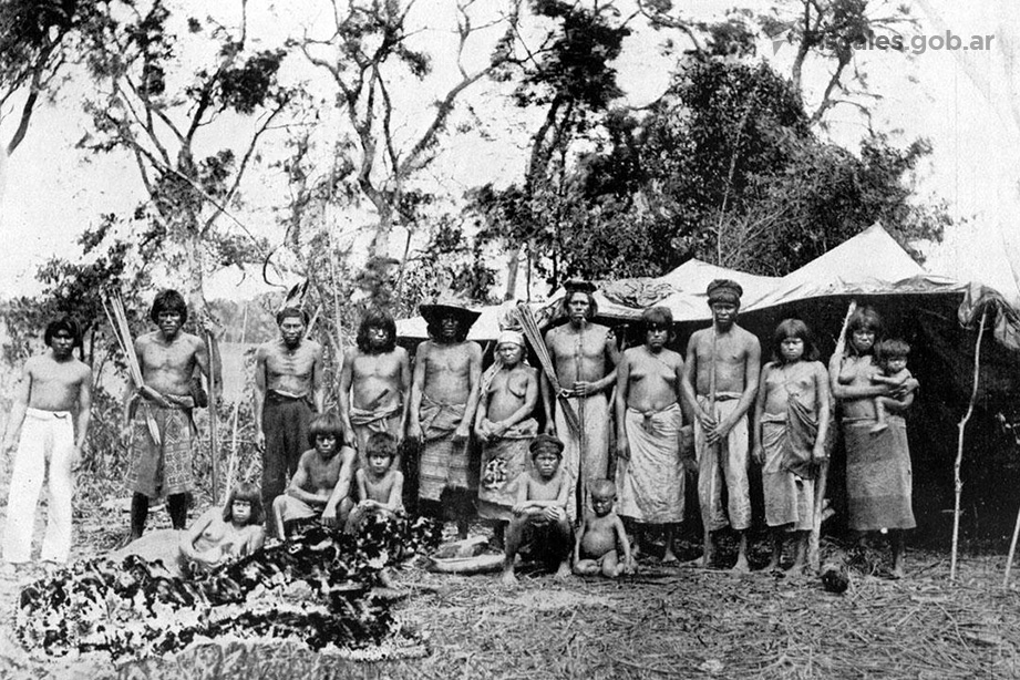 Moqoit herriko indigena batzuk El Zapallarren, Argentinan, duela ehun urte. BERRIA