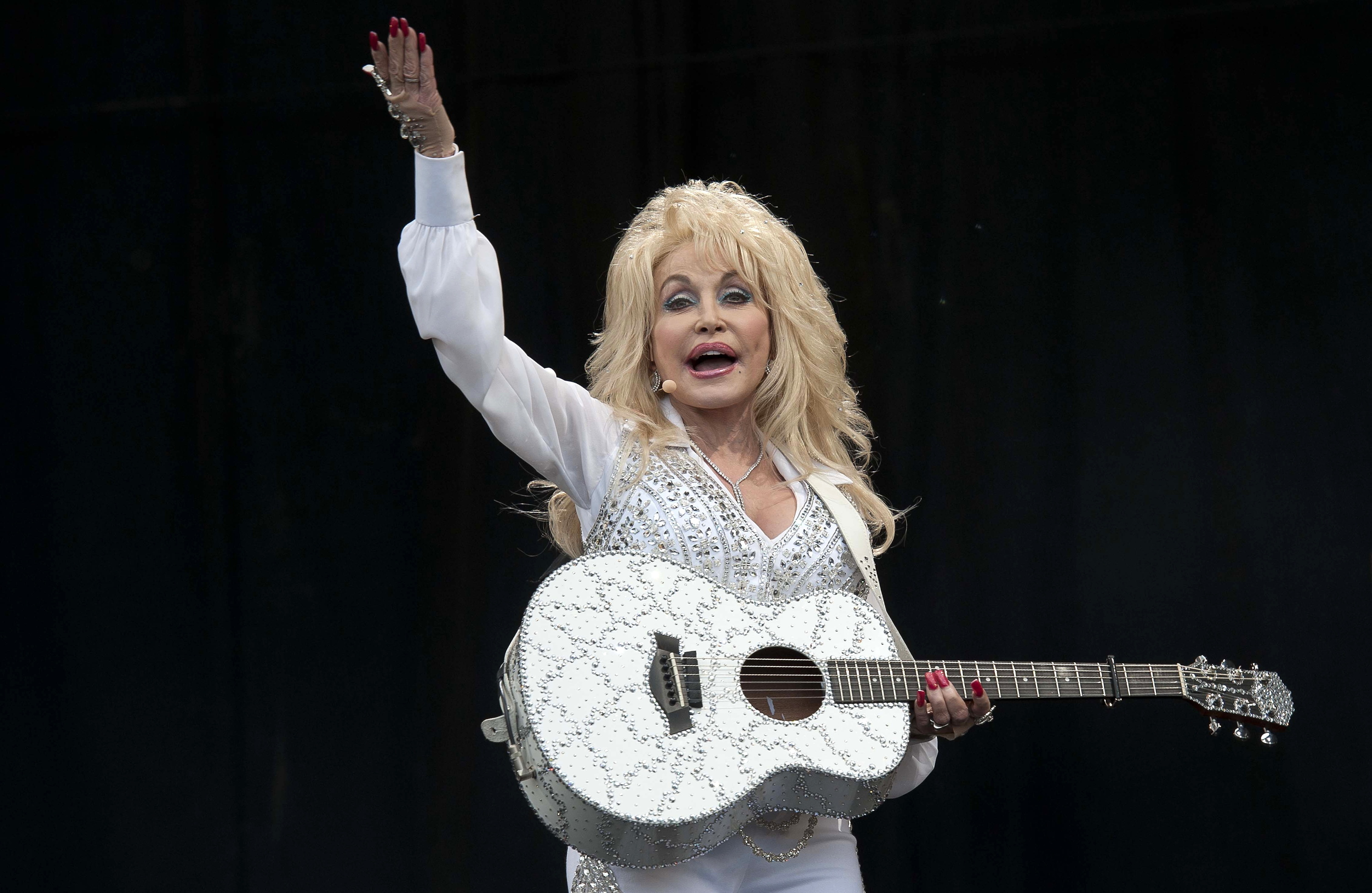 Dolly Parton musikaria, Glastonburyko Jaialdian, 2014an. WILL OLIVER / EFE