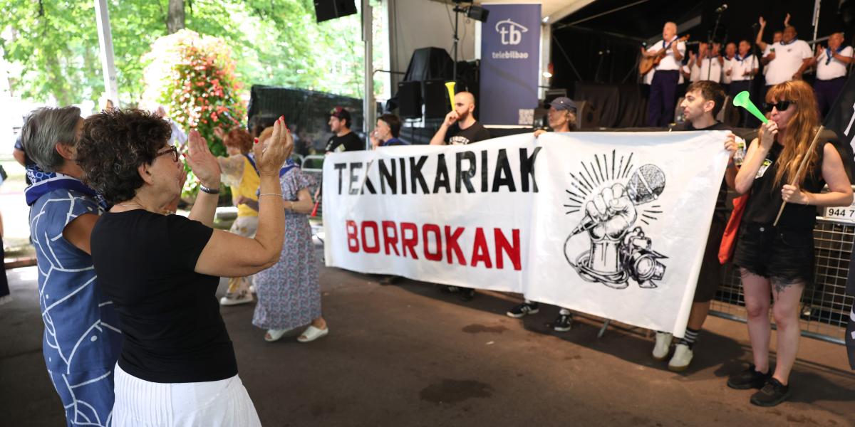 Teknikarien protesta gaur, Bilboko Pergolan. OSKAR MATXIN EDESA / FOKU