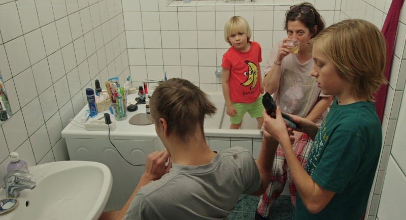 Zorah Berghammerren 'A. will raus (Über neutralität)' / 'A. Wants Out (On Neutrality)' film laburra. DONOSTIAKO ZINEMALDIA