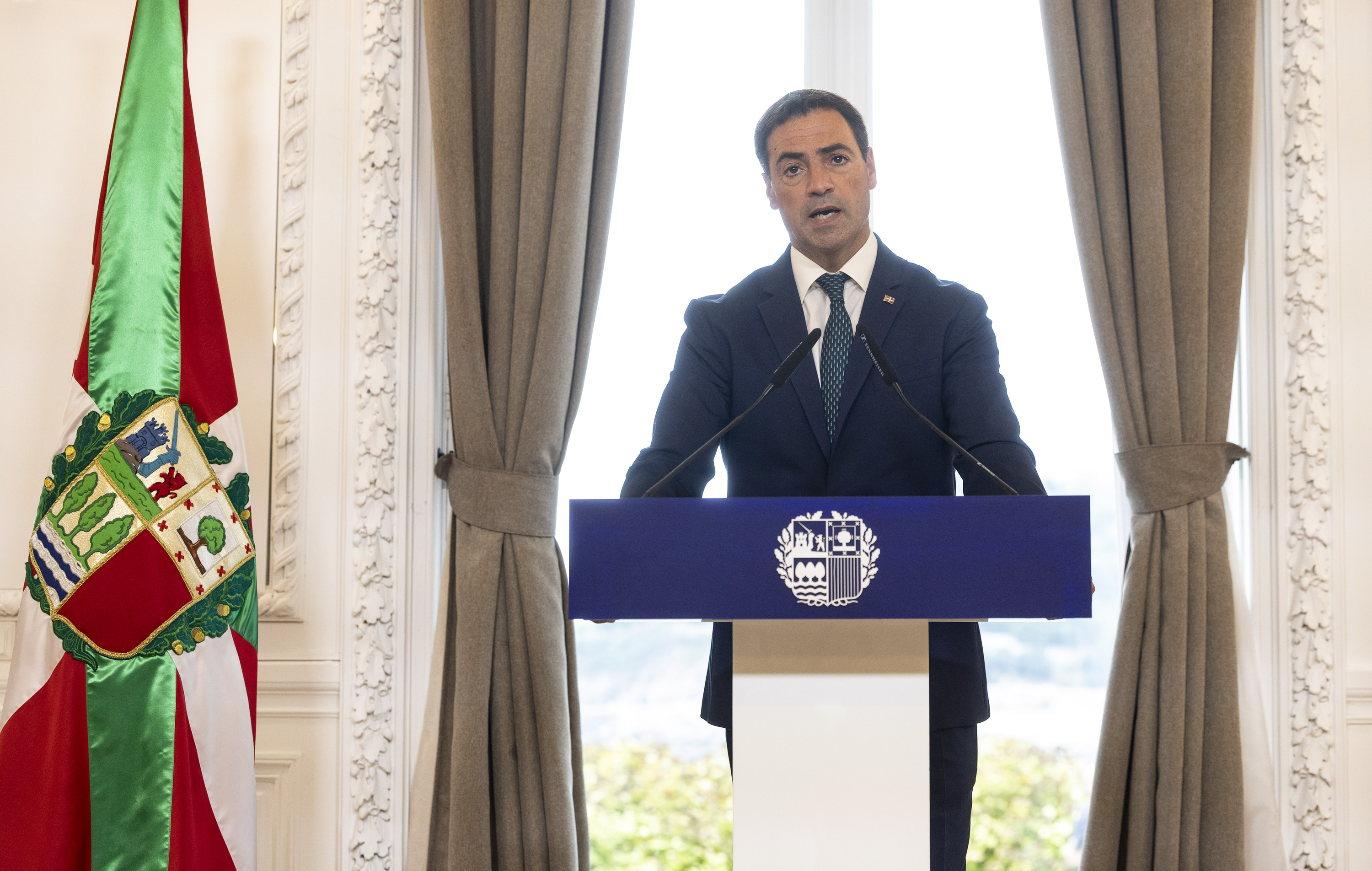 Imanol Pradales Eusko Jaurlaritzako lehendakaria, gaur, Miramar jauregian. JAVIER ETXEZARRETA / FOKU